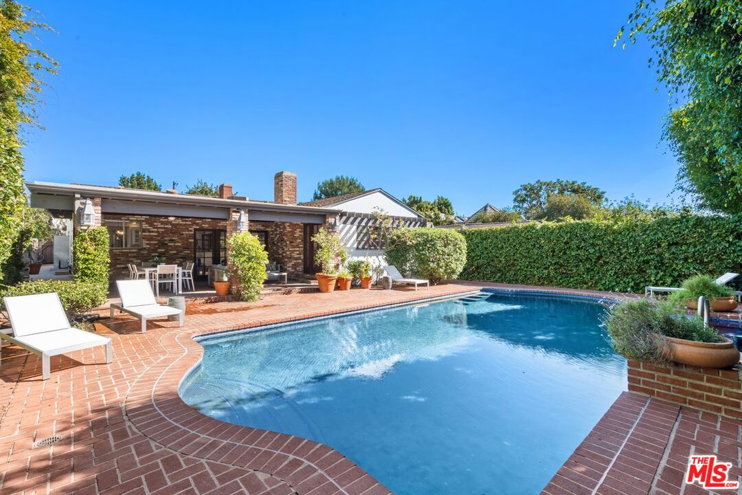 Los Angeles, California, 90049, United States, 3 Bedrooms Bedrooms, ,3 BathroomsBathrooms,Residential,For Sale,1989450