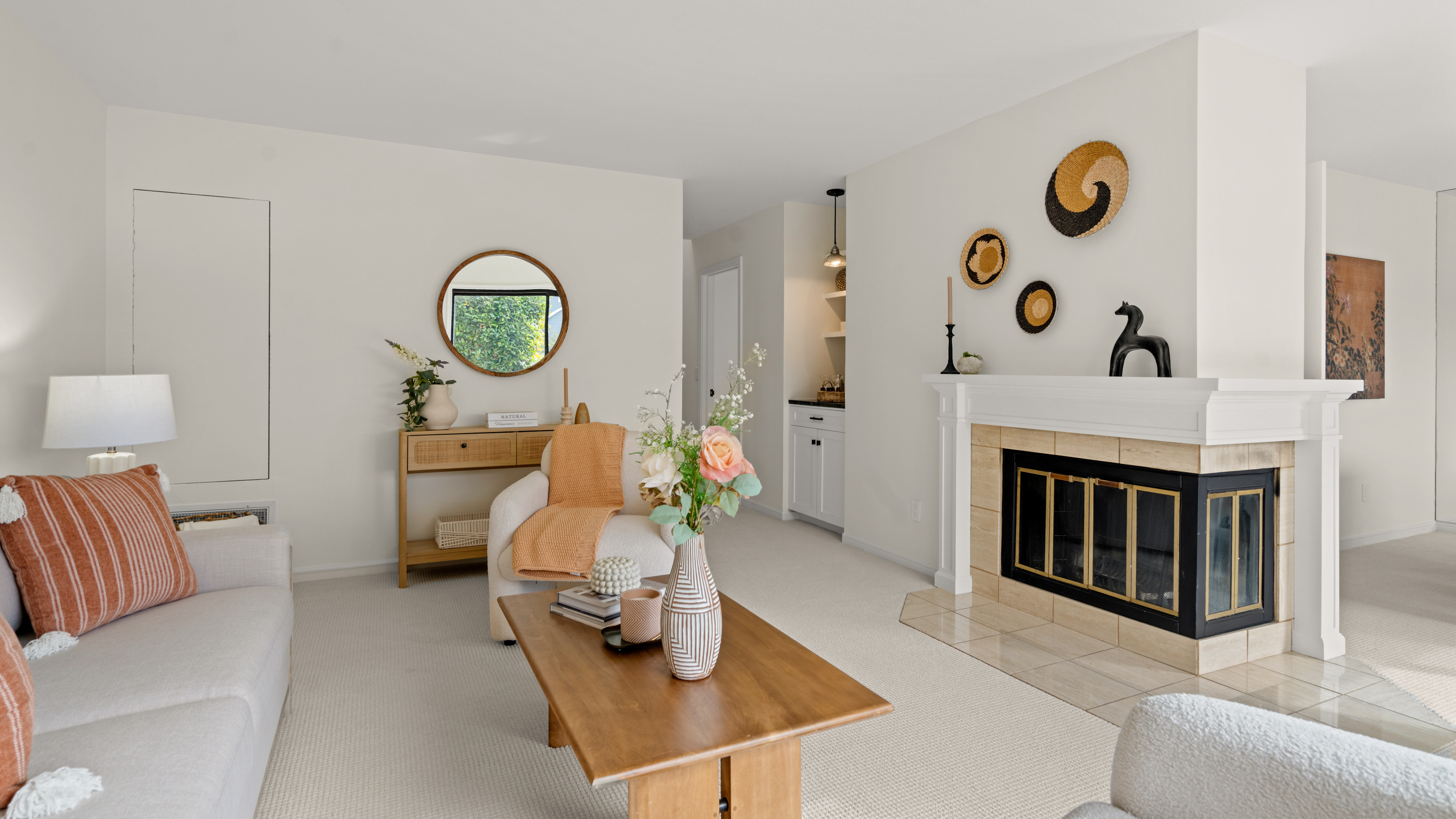  Rare End-Unit Retreat With Views - 物件實景