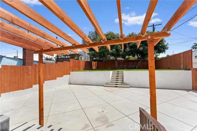 Los Angeles, California, 90043, United States, 3 Bedrooms Bedrooms, ,2 BathroomsBathrooms,Residential,For Sale,1909410