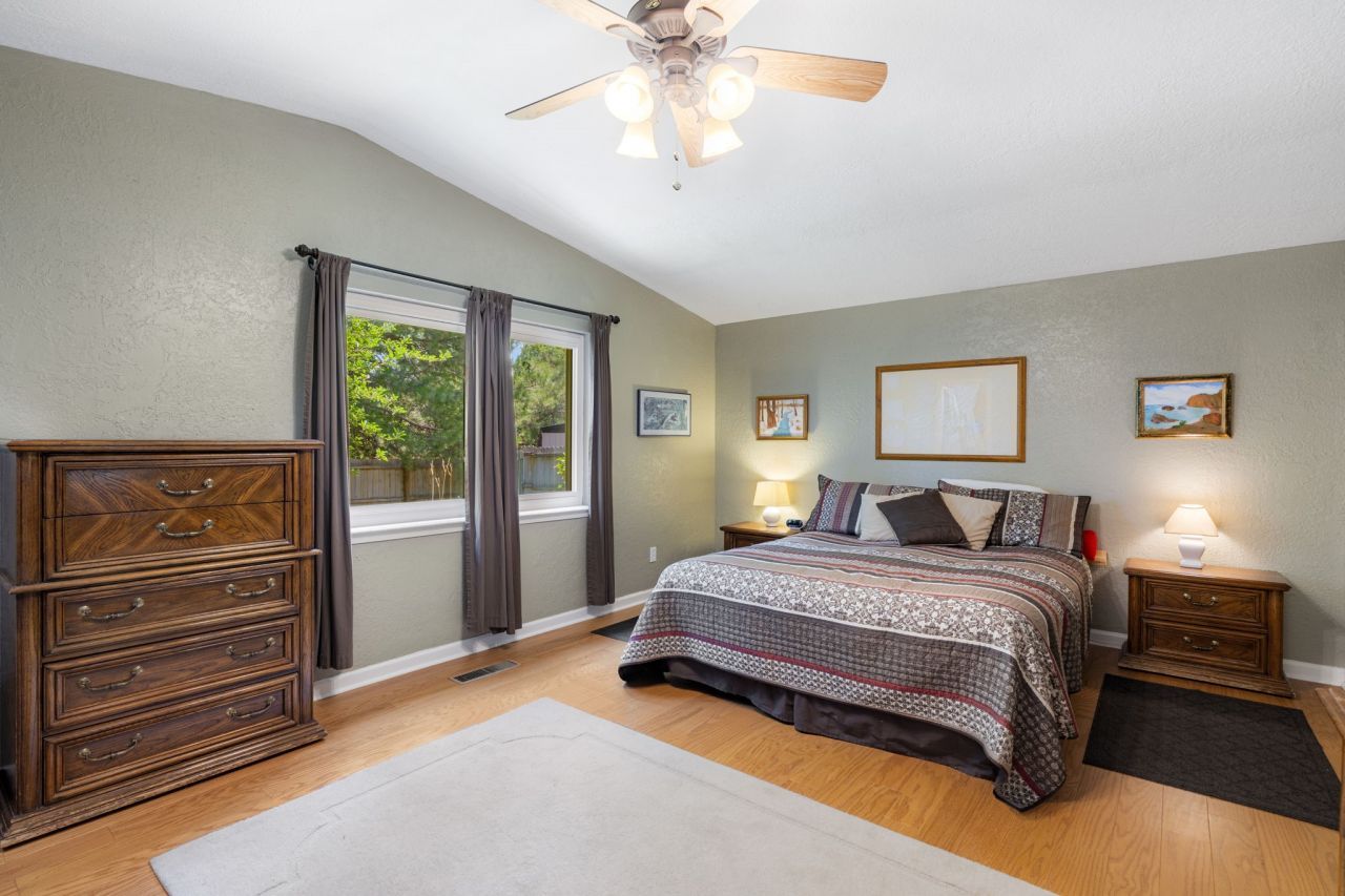 White Rock, New Mexico, 87547, United States, 4 Bedrooms Bedrooms, ,3 BathroomsBathrooms,Residential,For Sale,1906600