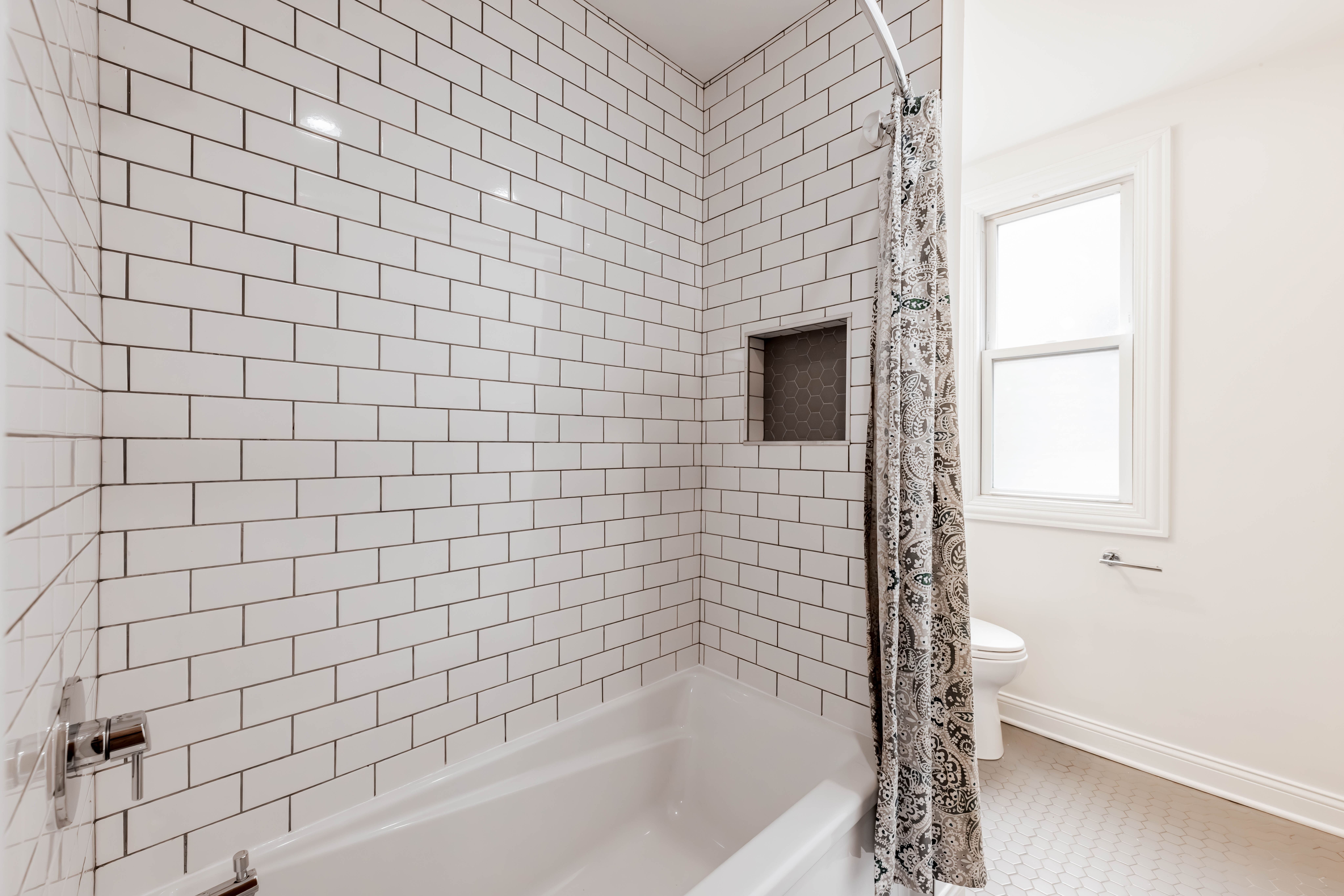  A Rare Opportunity to Own a Quintessential Vintage Rowhome - 物件實景