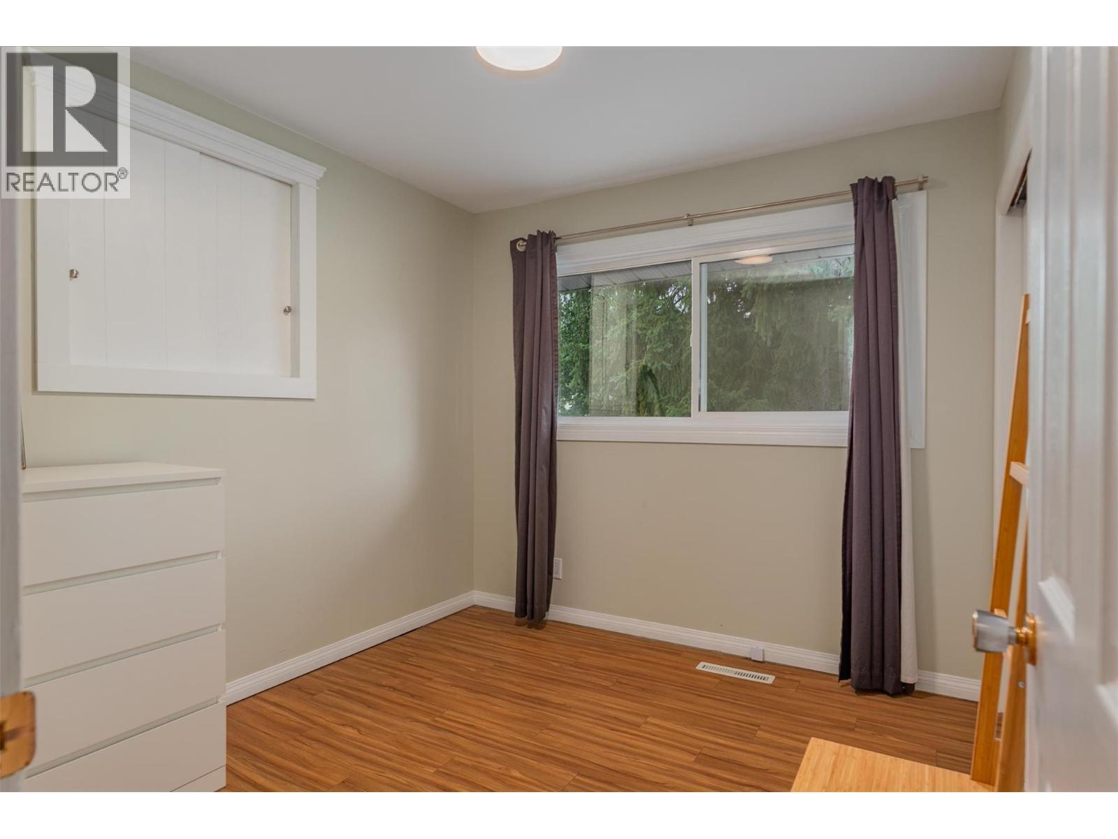 CASTLEGAR, British Columbia, V1N 2S5, CA, 5 Bedrooms Bedrooms, ,3 BathroomsBathrooms,Residential,For Sale,1918306