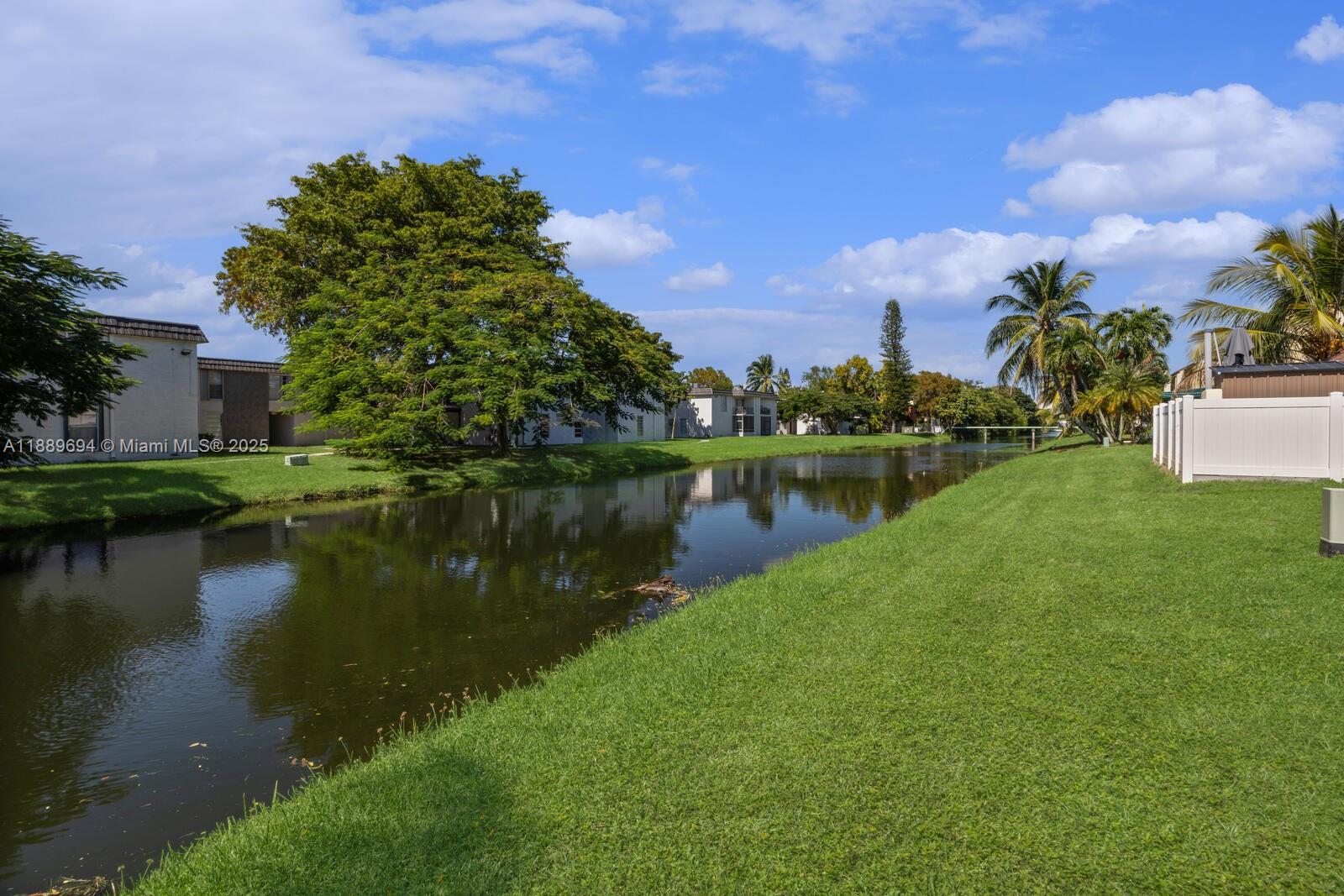 Miami, Florida, 33173, United States, 2 Bedrooms Bedrooms, ,3 BathroomsBathrooms,Residential,For Sale,1970531