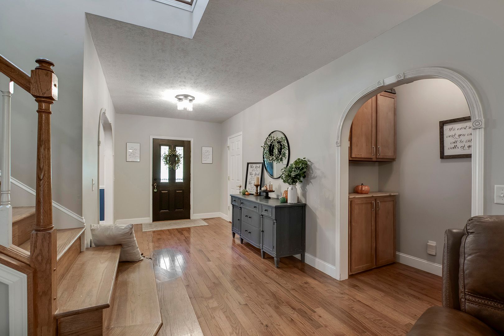 Kingston, Tennessee, 37763, United States, 5 Bedrooms Bedrooms, ,5 BathroomsBathrooms,Residential,For Sale,2011404