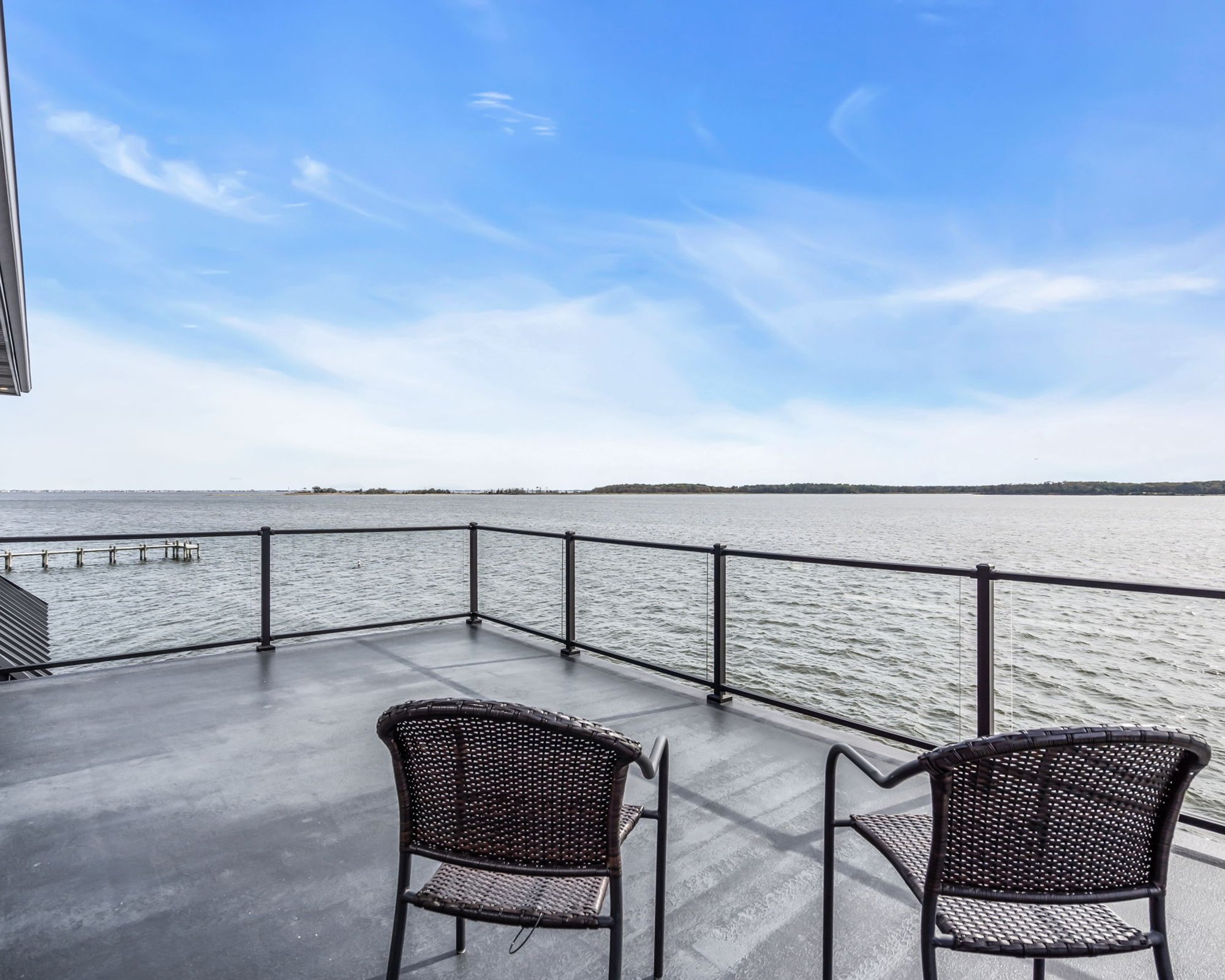  Exceptional Custom Built Waterfront Home - 物件實景