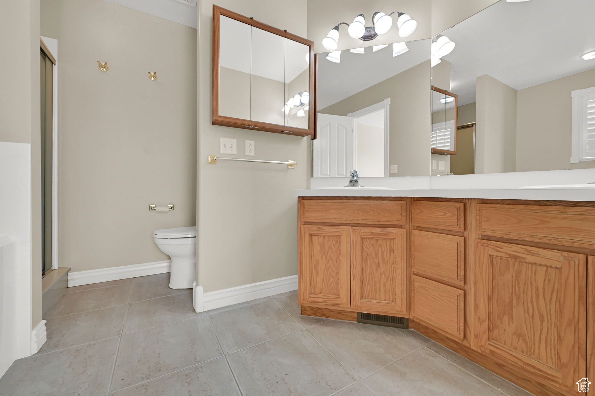 Farr West, Utah, 84404, United States, 4 Bedrooms Bedrooms, ,3 BathroomsBathrooms,Residential,For Sale,1891966
