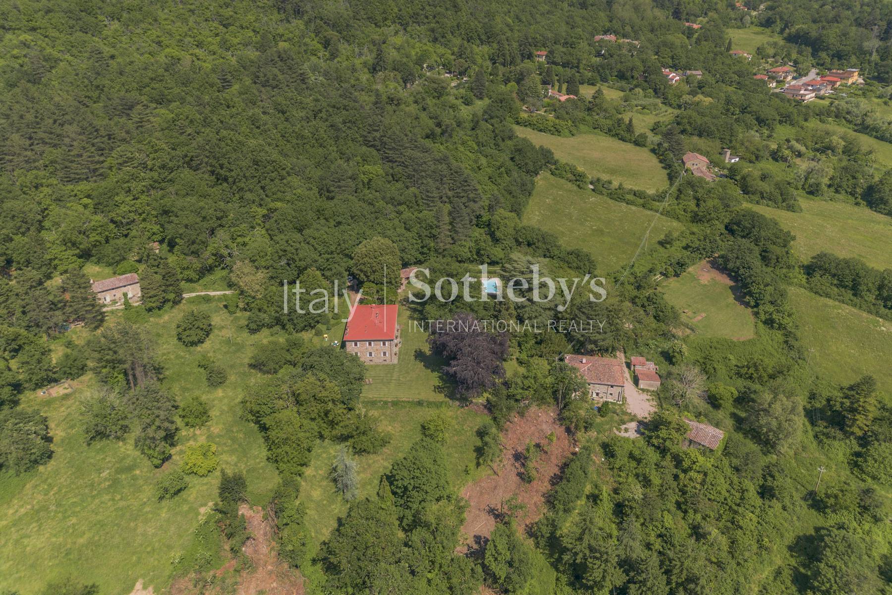  Prestigious estate with private pool - 物件實景