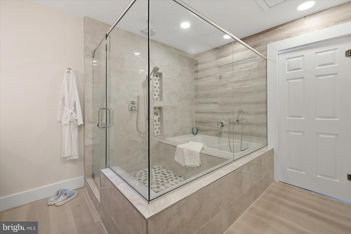 Ocean City, Maryland, 21842, United States, 3 Bedrooms Bedrooms, ,4 BathroomsBathrooms,Residential,For Sale,1986506