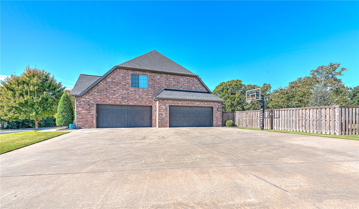 Centerton, Arkansas, 72719, United States, 5 Bedrooms Bedrooms, ,5 BathroomsBathrooms,Residential,For Sale,1992149