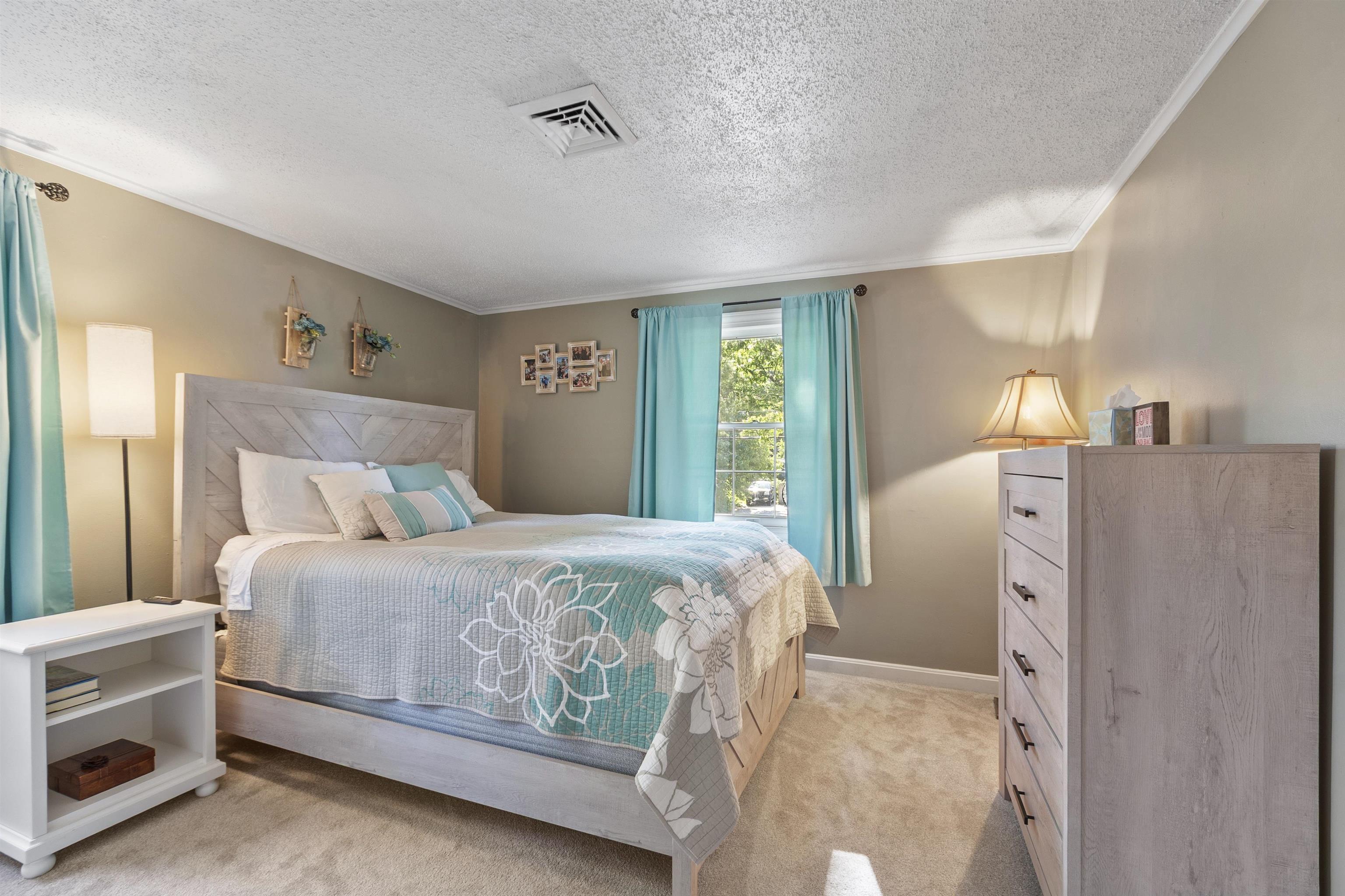 Kingston, New Hampshire, 03848, United States, 4 Bedrooms Bedrooms, ,2 BathroomsBathrooms,Residential,For Sale,1917052