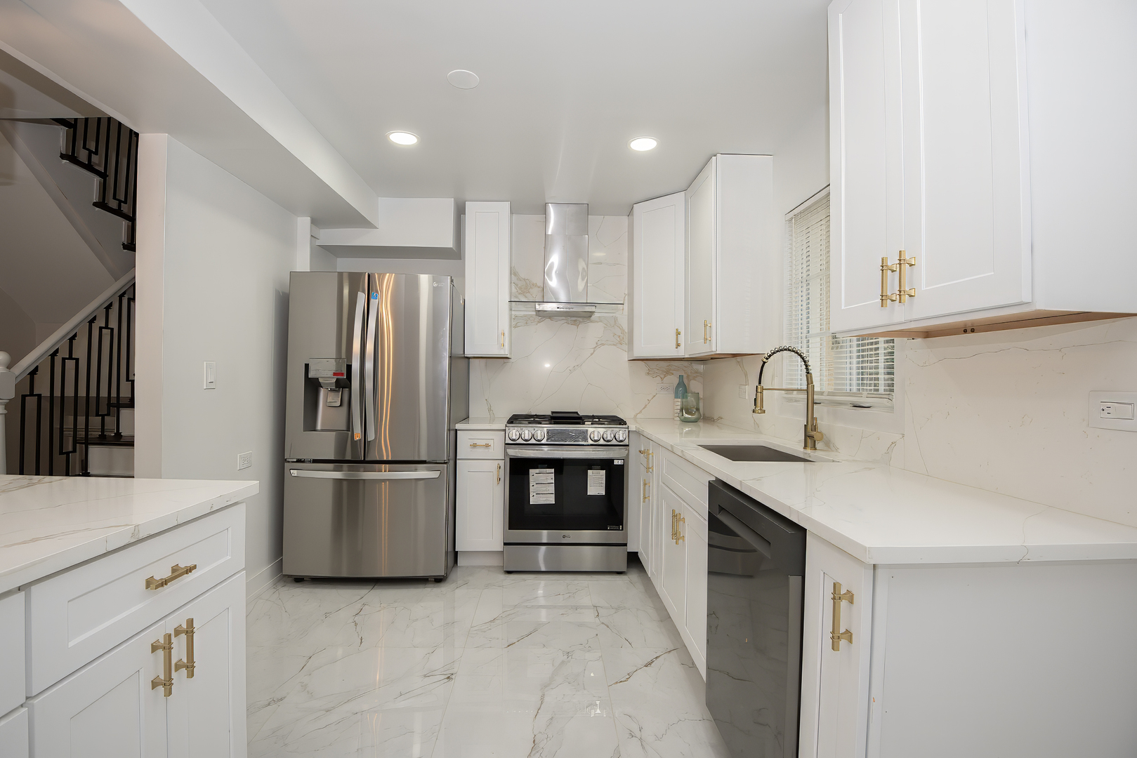 Glenview, Illinois, 60025, United States, 5 Bedrooms Bedrooms, ,3 BathroomsBathrooms,Residential,For Sale,1995942