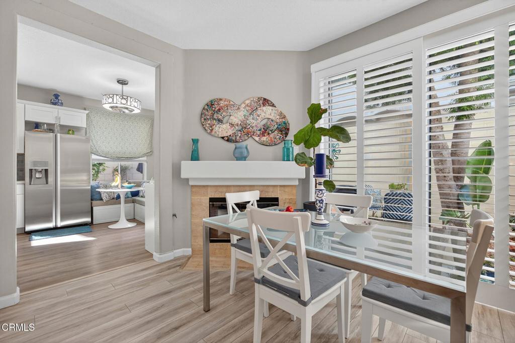 Moorpark, California, 93021, United States, 2 Bedrooms Bedrooms, ,3 BathroomsBathrooms,Residential,For Sale,1989466