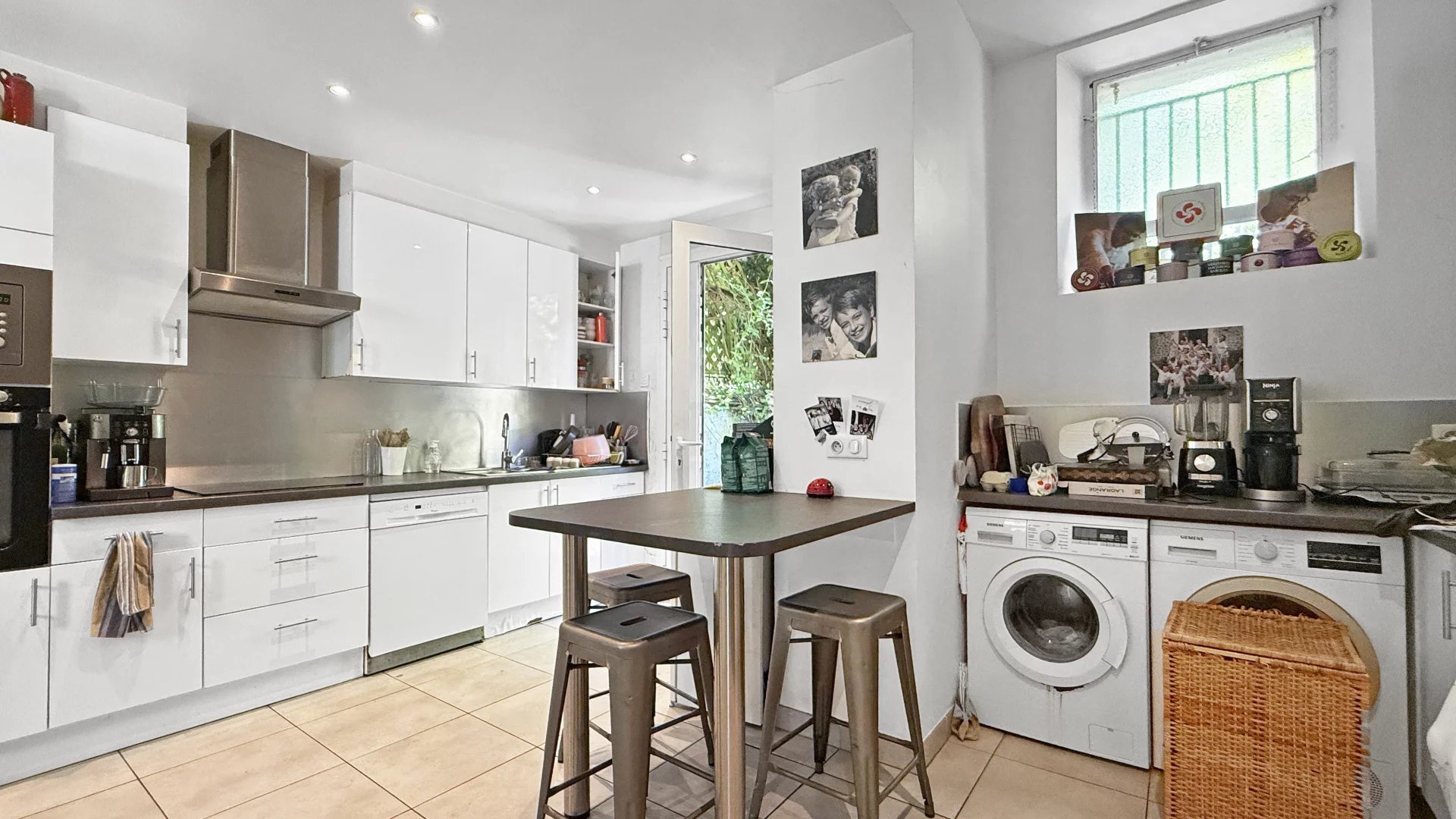 Versailles, Île-de-France, 78000, FR, 8 Bedrooms Bedrooms, ,8 BathroomsBathrooms,Residential,For Sale,1876940
