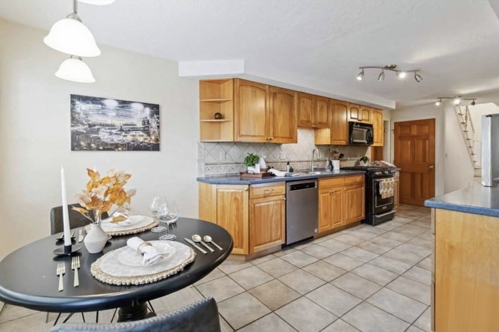 Natick, Massachusetts, 01760, United States, 4 Bedrooms Bedrooms, ,4 BathroomsBathrooms,Residential,For Sale,1950853