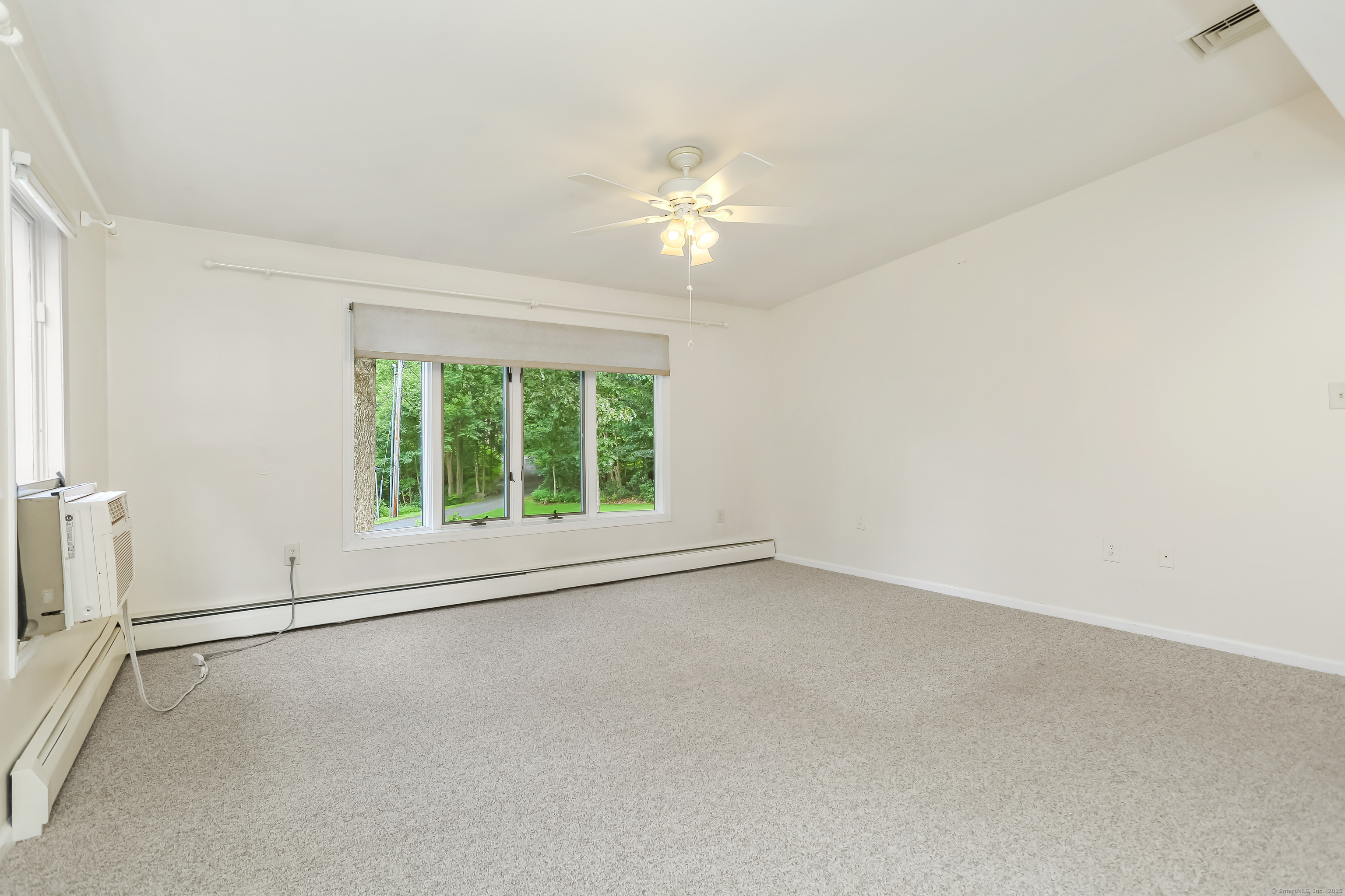 Trumbull, Connecticut, 06611, United States, 4 Bedrooms Bedrooms, ,4 BathroomsBathrooms,Residential,For Sale,1938522