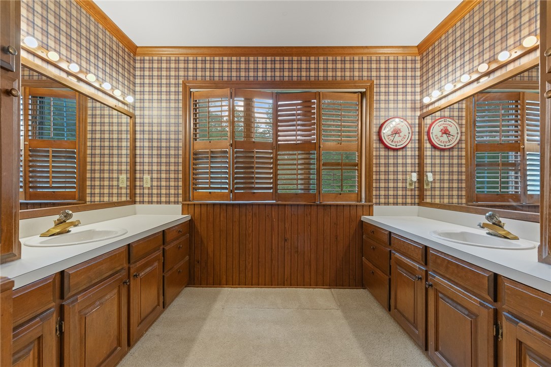 Harrison, Arkansas, 72601, United States, 7 Bedrooms Bedrooms, ,5 BathroomsBathrooms,Residential,For Sale,1850166