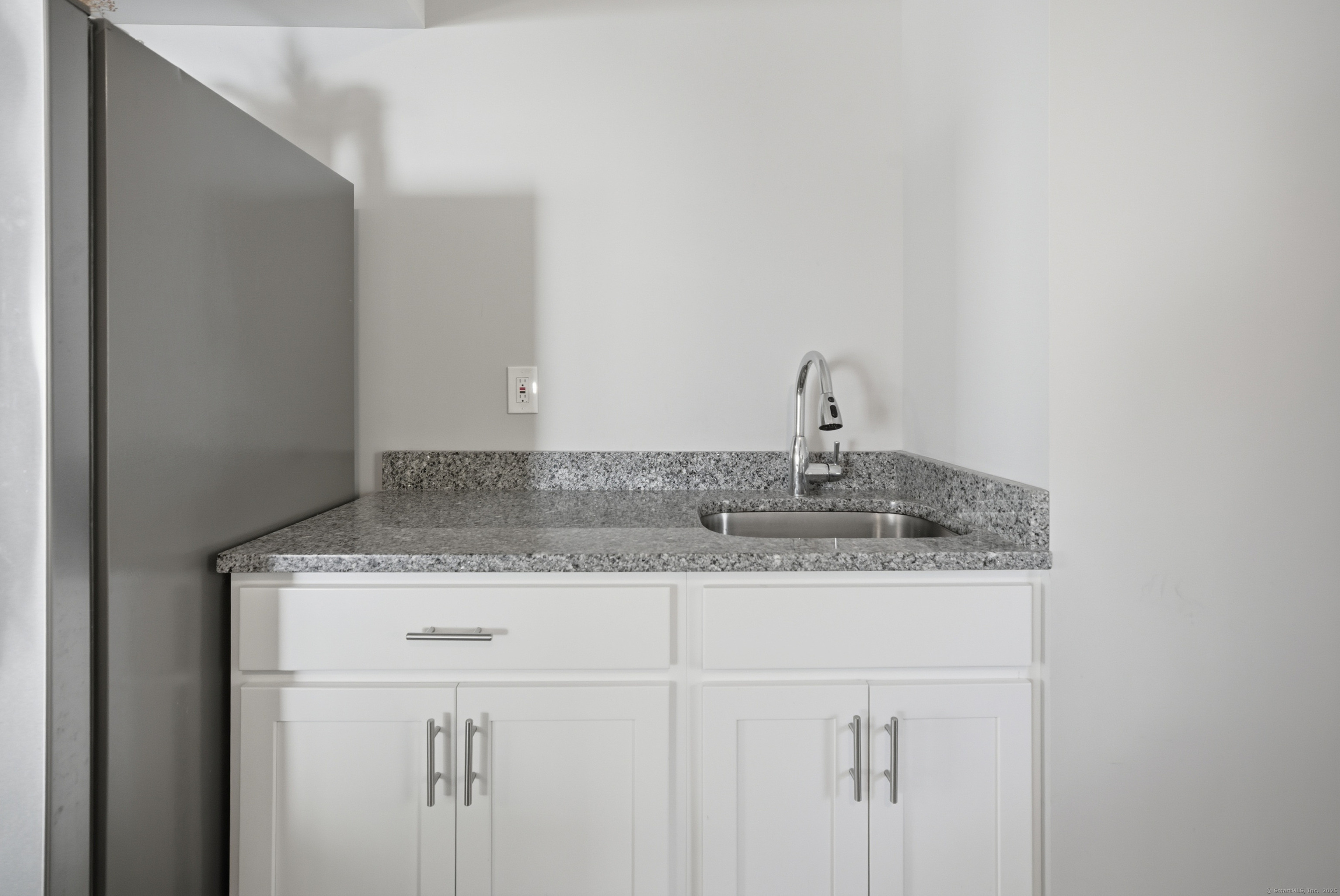 Milford, Connecticut, 06460, United States, 3 Bedrooms Bedrooms, ,3 BathroomsBathrooms,Residential,For Sale,1987930