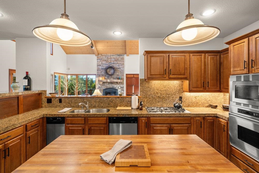 Portola, California, 96122, United States, 3 Bedrooms Bedrooms, ,3 BathroomsBathrooms,Residential,For Sale,1907410
