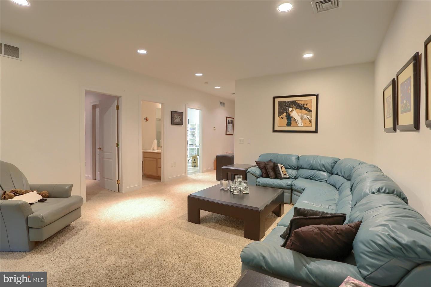 Lemoyne, Pennsylvania, 17043, United States, 5 Bedrooms Bedrooms, ,5 BathroomsBathrooms,Residential,For Sale,1942192