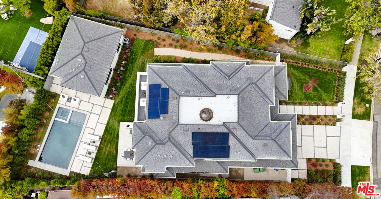 Los Angeles, California, 90049, United States, 7 Bedrooms Bedrooms, ,4 BathroomsBathrooms,Residential,For Sale,1912461