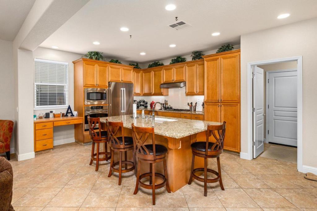 Oakdale, California, 95361, United States, 4 Bedrooms Bedrooms, ,2 BathroomsBathrooms,Residential,For Sale,1981612