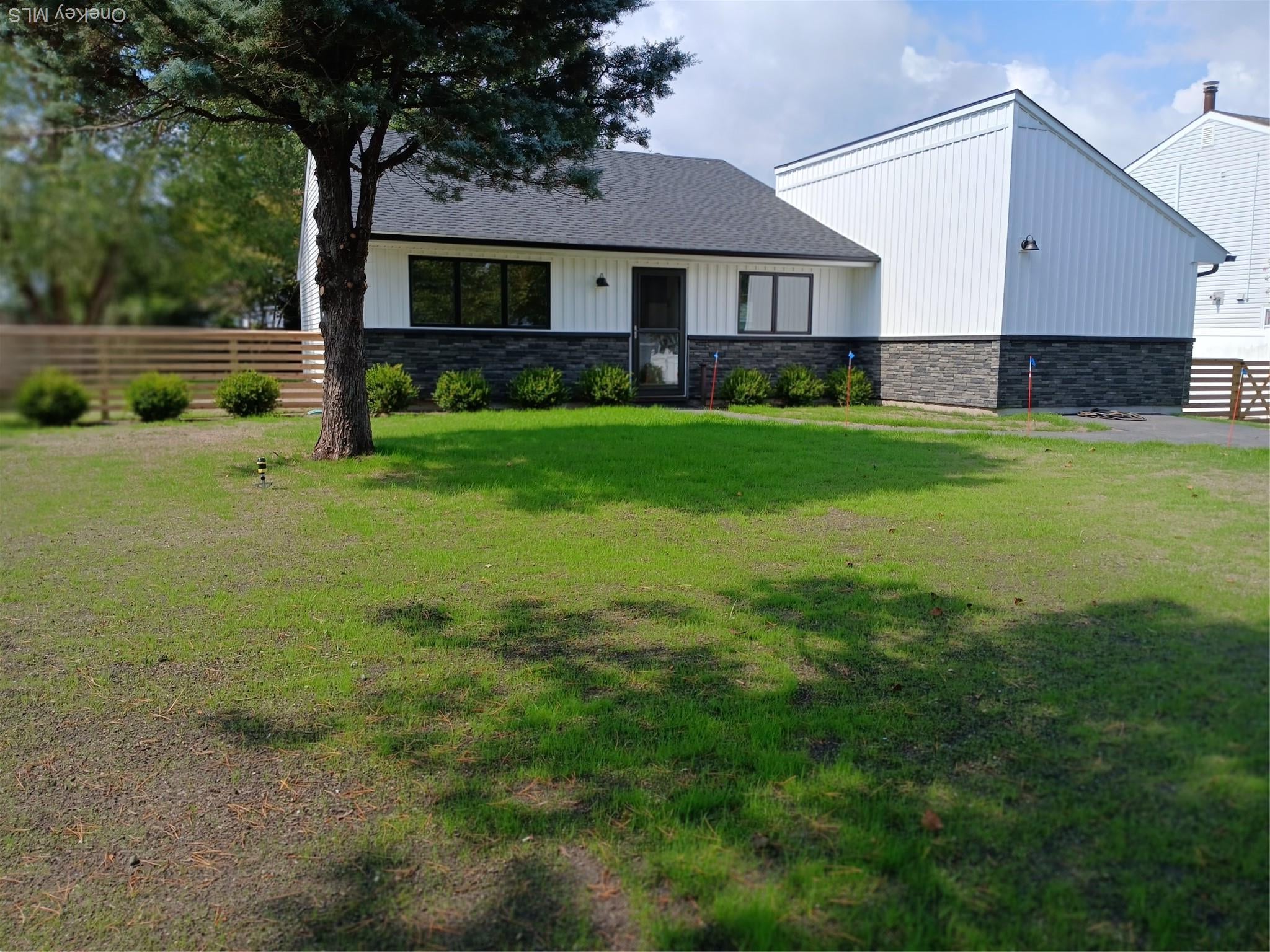 East Patchogue, New York, 11772, United States, 4 Bedrooms Bedrooms, ,1 BathroomBathrooms,Residential,For Sale,1948029