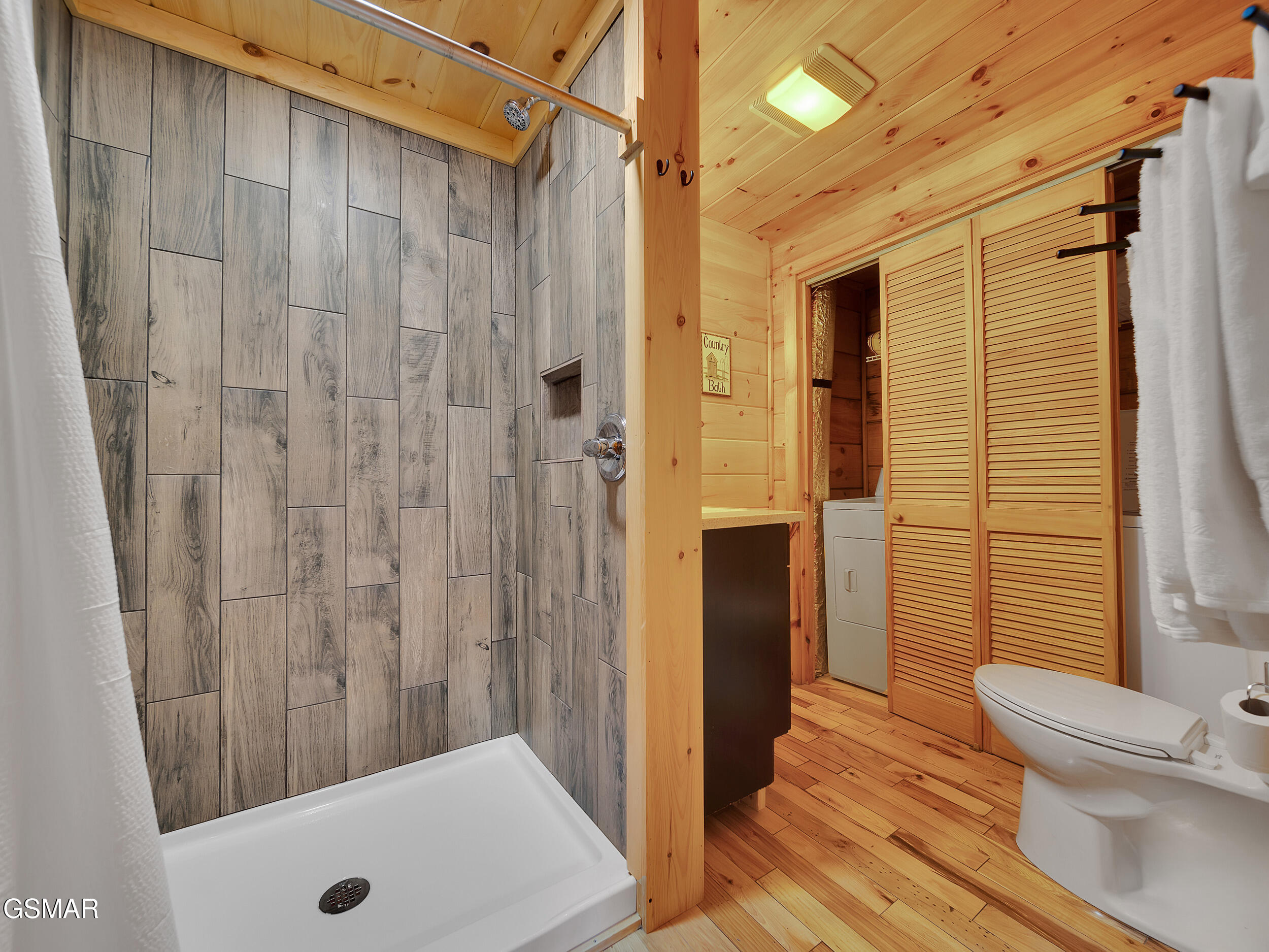 Gatlinburg, Tennessee, 37738, United States, 2 Bedrooms Bedrooms, ,2 BathroomsBathrooms,Residential,For Sale,1982435