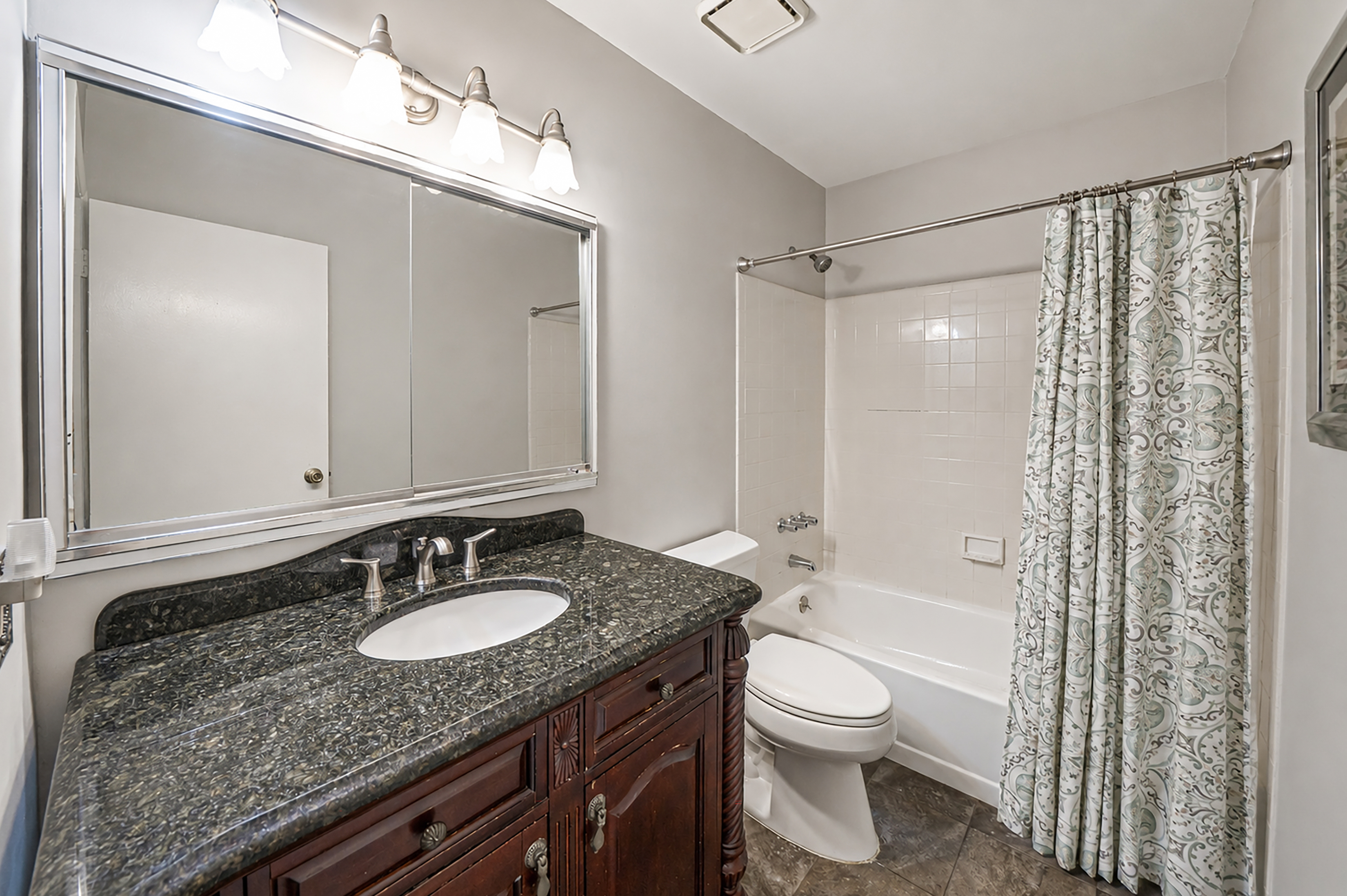  113 Laurel Lane, Wantagh, NY, 11793 - 物件實景