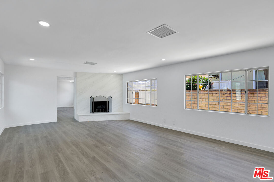 Reseda, California, 91335, United States, 10 Bedrooms Bedrooms, ,Residential,For Sale,1906500