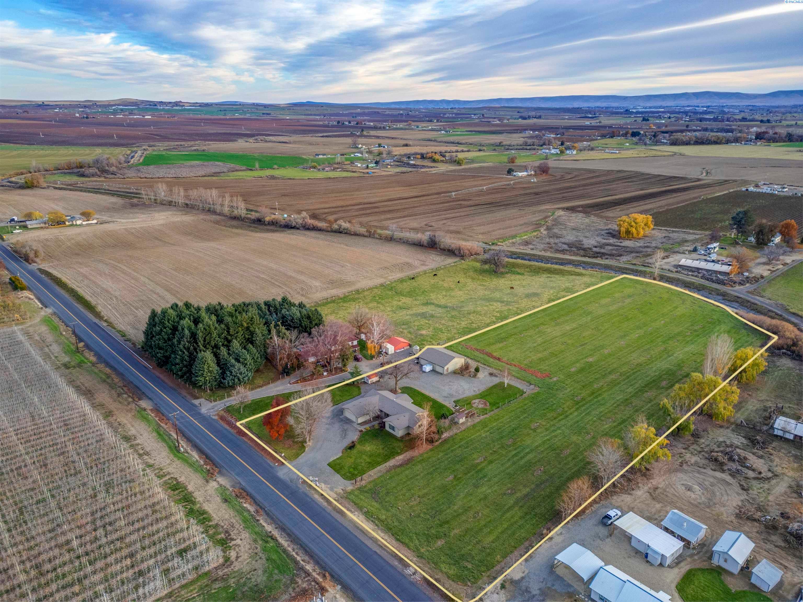 Sunnyside, Washington, 98944, United States, 3 Bedrooms Bedrooms, ,2 BathroomsBathrooms,Residential,For Sale,1998016