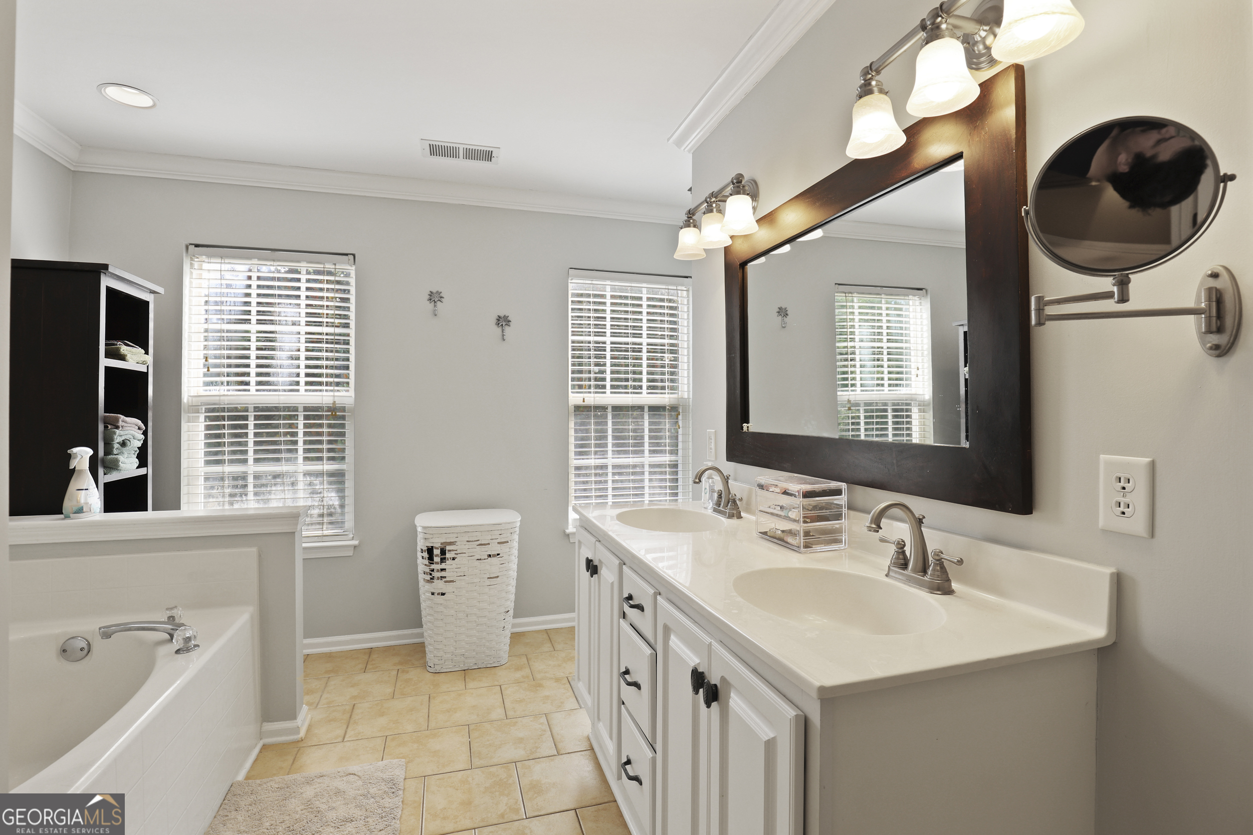 Savannah, Georgia, 31410, United States, 4 Bedrooms Bedrooms, ,3 BathroomsBathrooms,Residential,For Sale,1956542