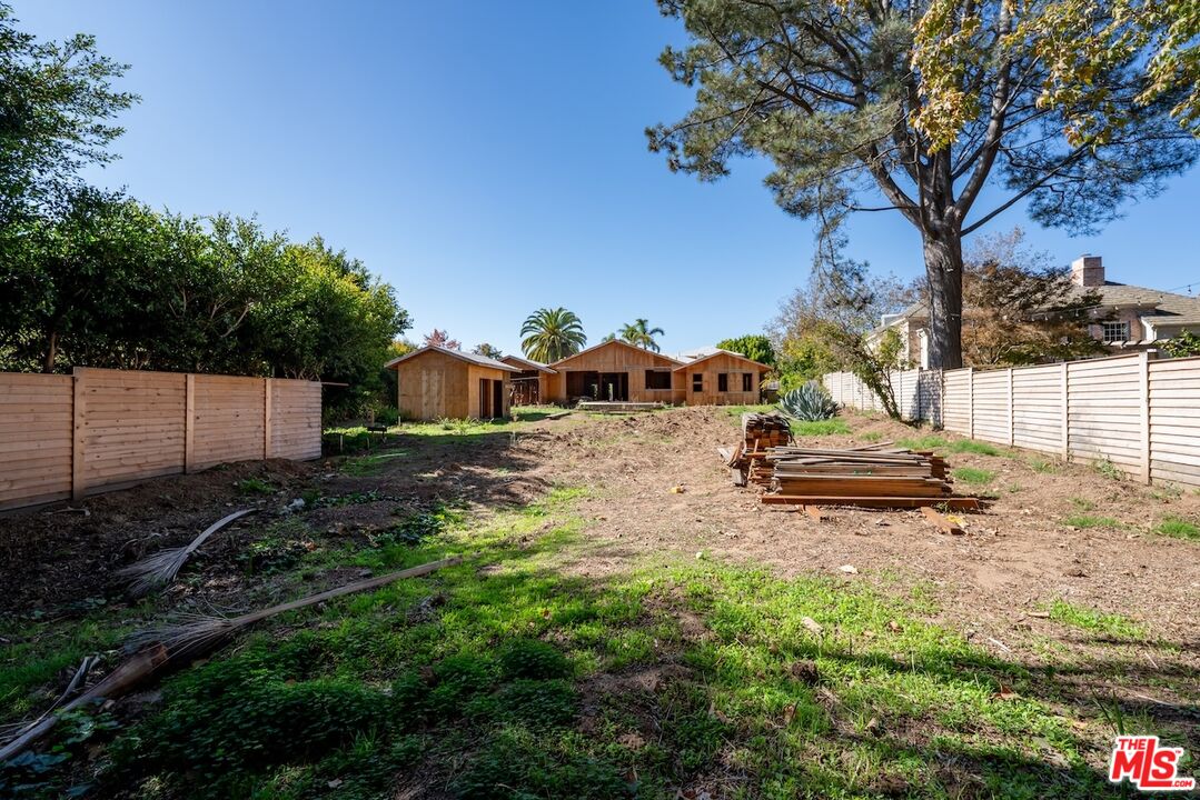 Pacific Palisades, California, 90272, United States, 5 Bedrooms Bedrooms, ,7 BathroomsBathrooms,Residential,For Sale,1991324