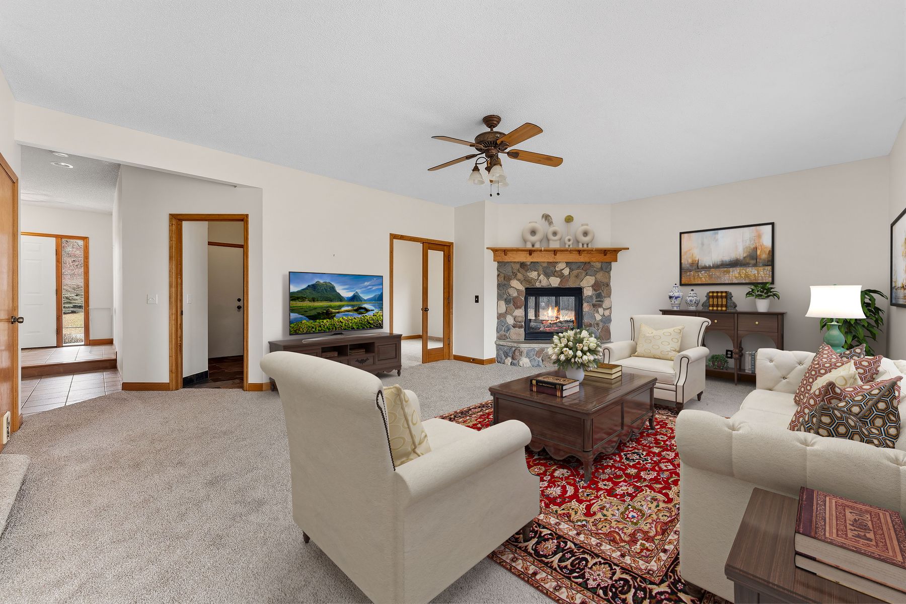  Updated Modified Two-Story on a Spacious Corner Lot - 物件實景