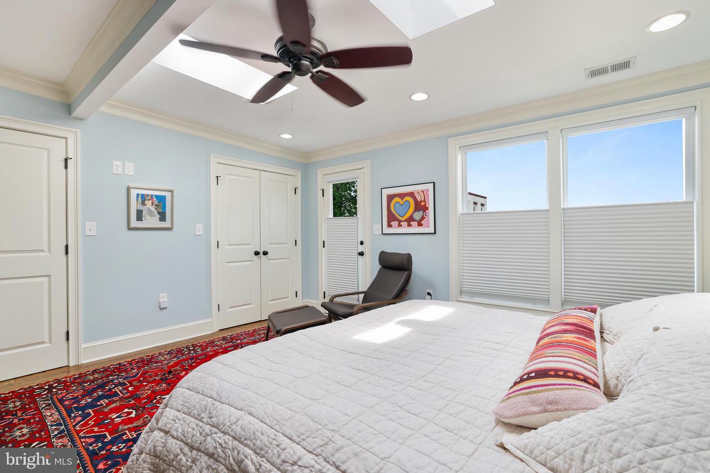 Washington, District of Columbia, 20003, United States, 2 Bedrooms Bedrooms, ,2 BathroomsBathrooms,Residential,For Sale,1896371