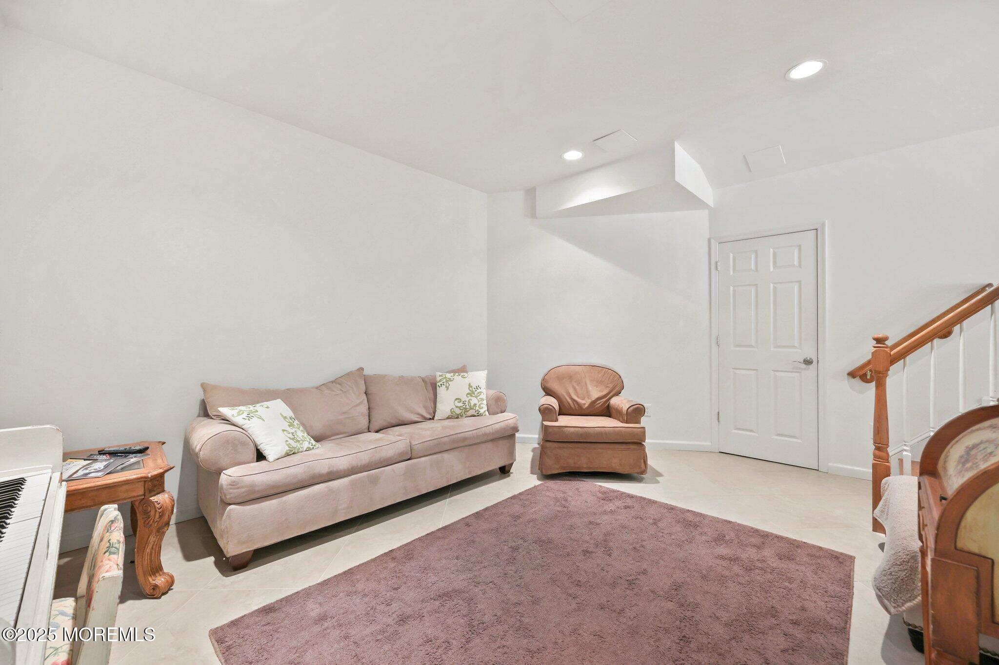 Manalapan, New Jersey, 07726, United States, 5 Bedrooms Bedrooms, ,7 BathroomsBathrooms,Residential,For Sale,1979083