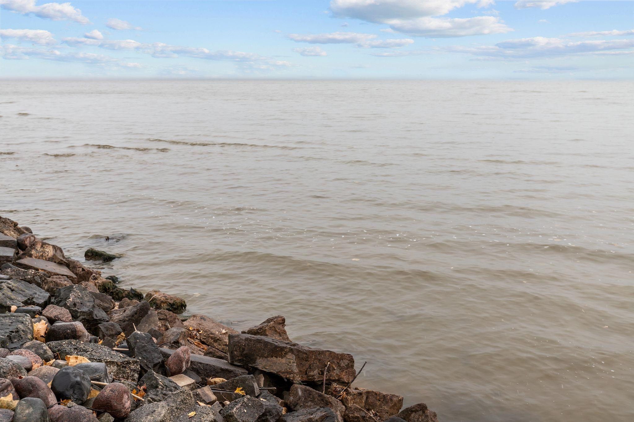 MENASHA, Wisconsin, 54942, United States, 4 Bedrooms Bedrooms, ,2 BathroomsBathrooms,Residential,For Sale,1996983