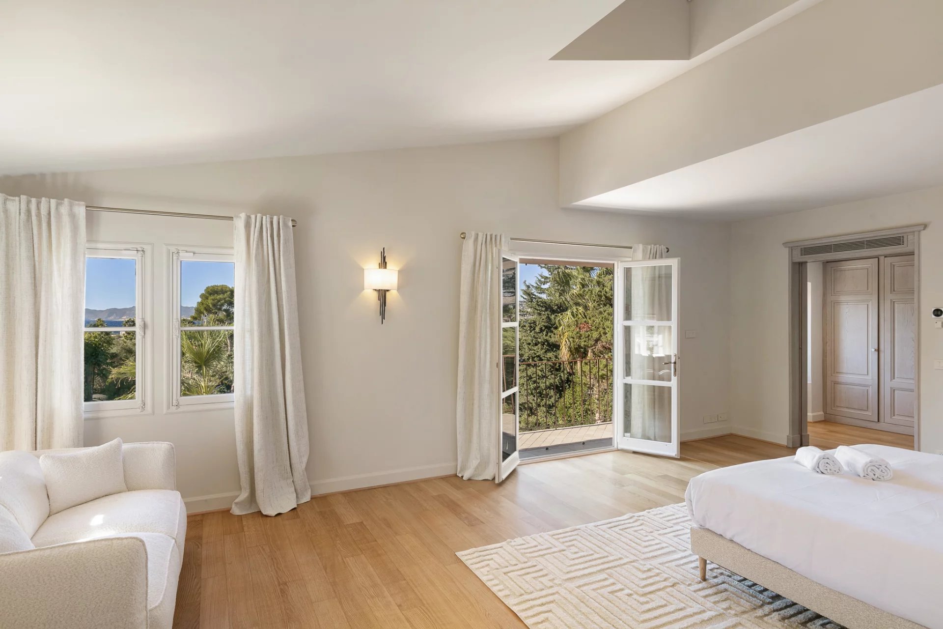 Antibes, Provence-Alpes-Côte d’Azur, 06600, FR, 6 Bedrooms Bedrooms, ,Residential,For Sale,1986252