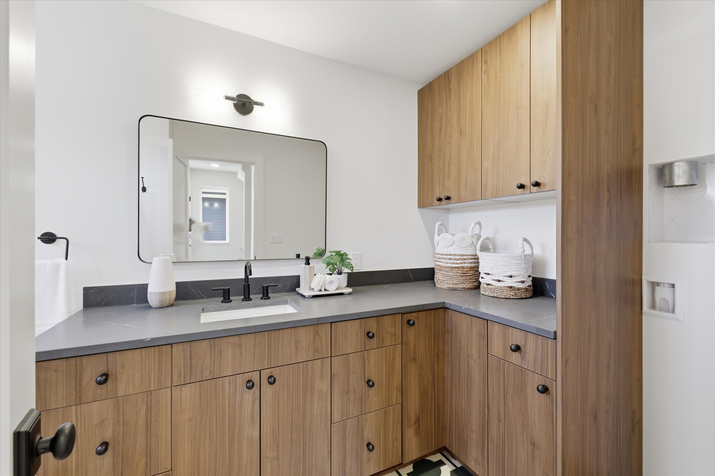  909 32nd Ave S Unit #B, Seattle, WA 98144 - 物件實景