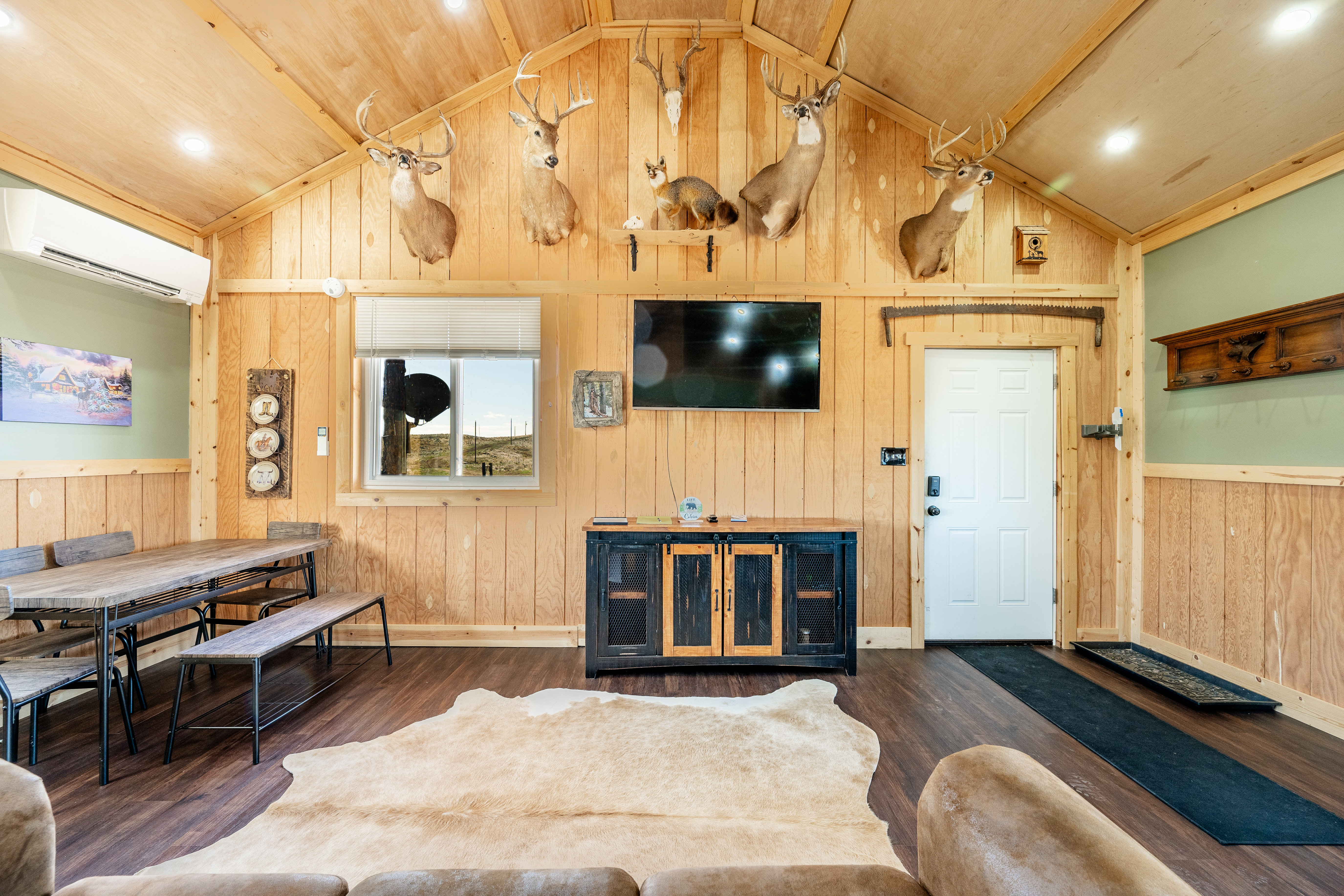 Ranchester, Wyoming, 82839, United States, 2 Bedrooms Bedrooms, ,1 BathroomBathrooms,Residential,For Sale,1813697