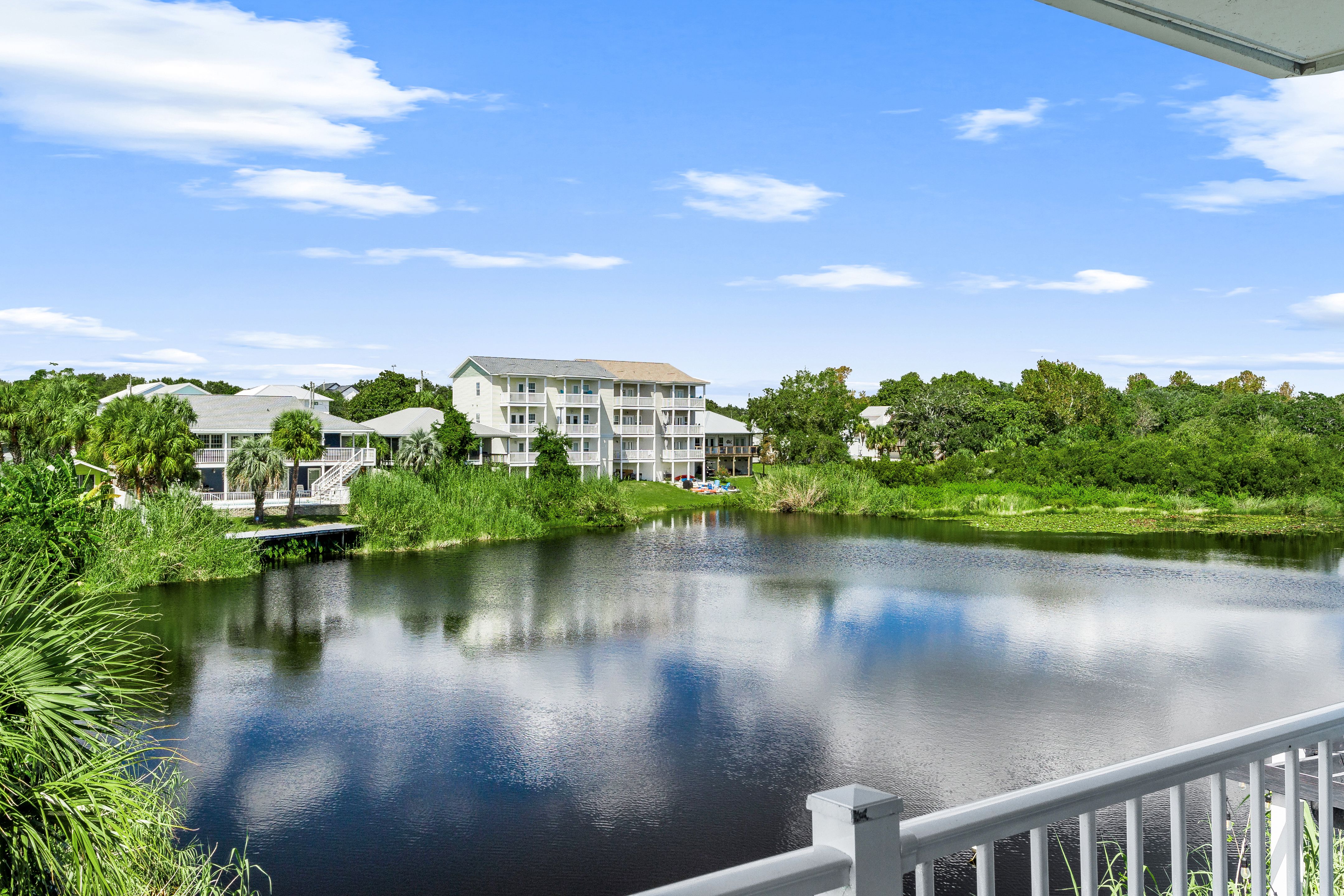  Custom Lakefront Retreat With Gulf Views And Private Pool - 物件實景