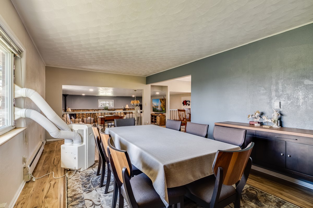 Cheyenne, Wyoming, 82009, United States, 3 Bedrooms Bedrooms, ,2 BathroomsBathrooms,Residential,For Sale,1976817