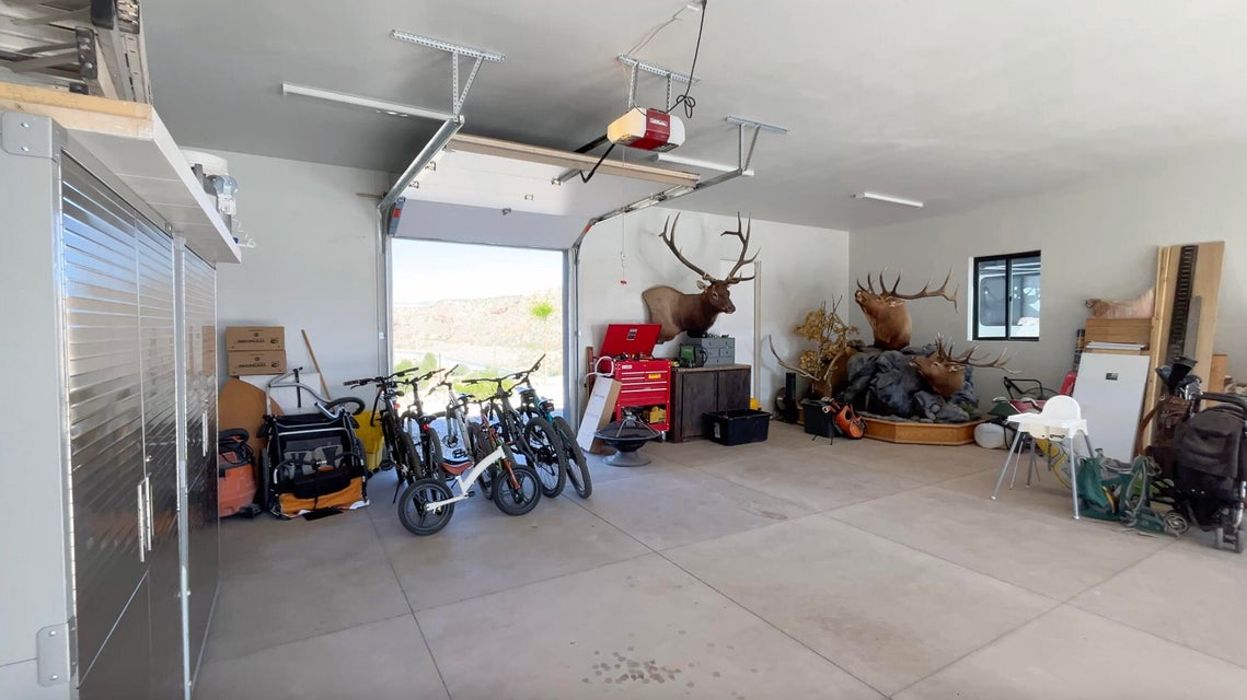 Washington, Utah, 84780, United States, 4 Bedrooms Bedrooms, ,4 BathroomsBathrooms,Residential,For Sale,1998221