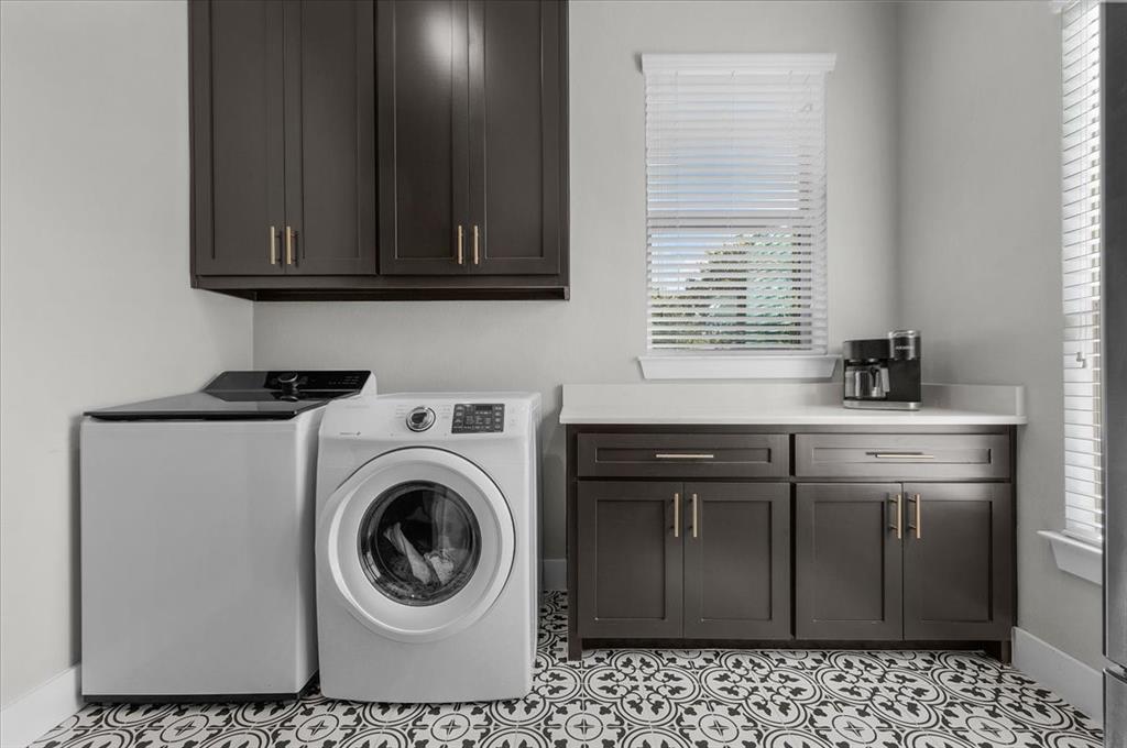 Weatherford, Texas, 76088, United States, 4 Bedrooms Bedrooms, ,4 BathroomsBathrooms,Residential,For Sale,1975341