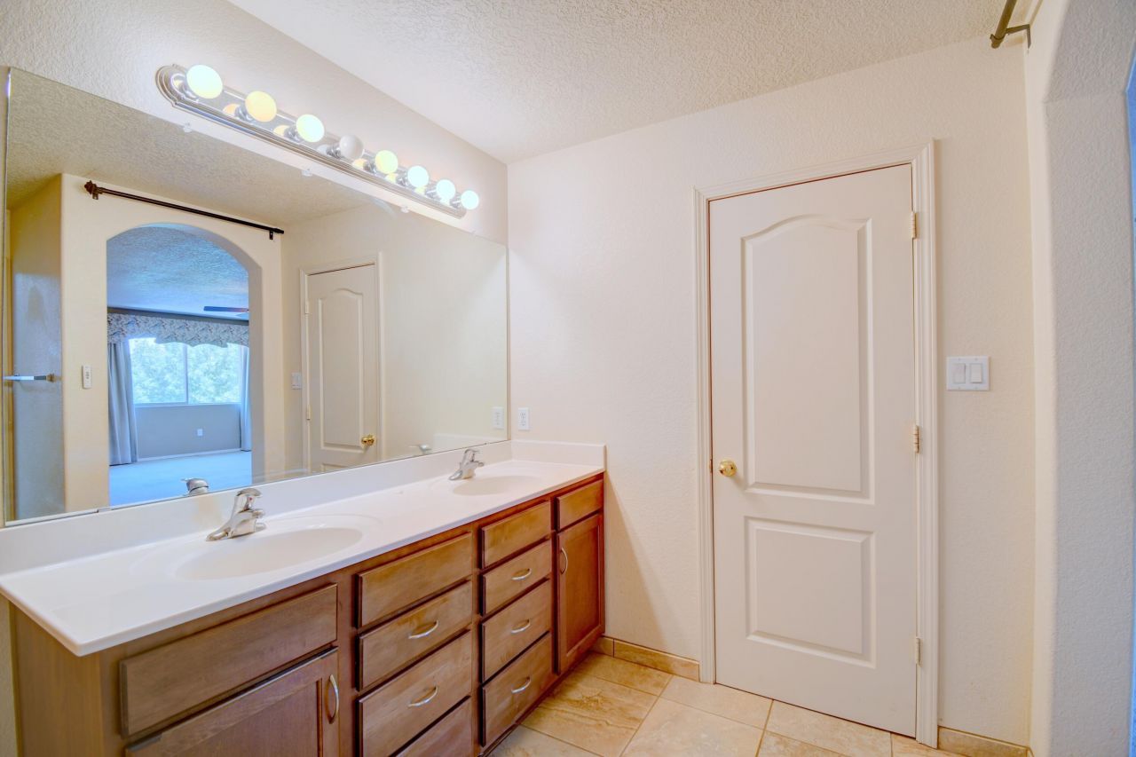 Rio Rancho, New Mexico, 87124, United States, 5 Bedrooms Bedrooms, ,3 BathroomsBathrooms,Residential,For Sale,1898268