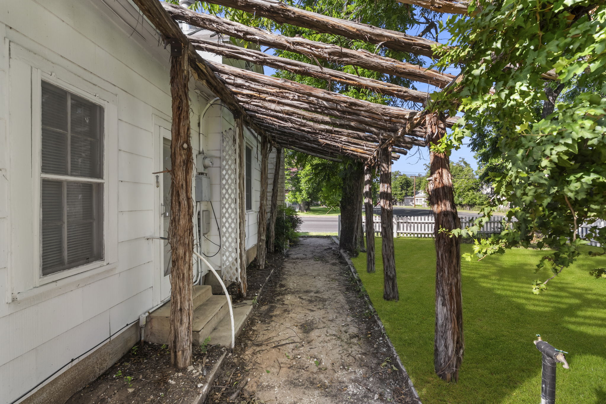  501 West Creek Street, Fredericksburg, TX 78624 - 物件實景