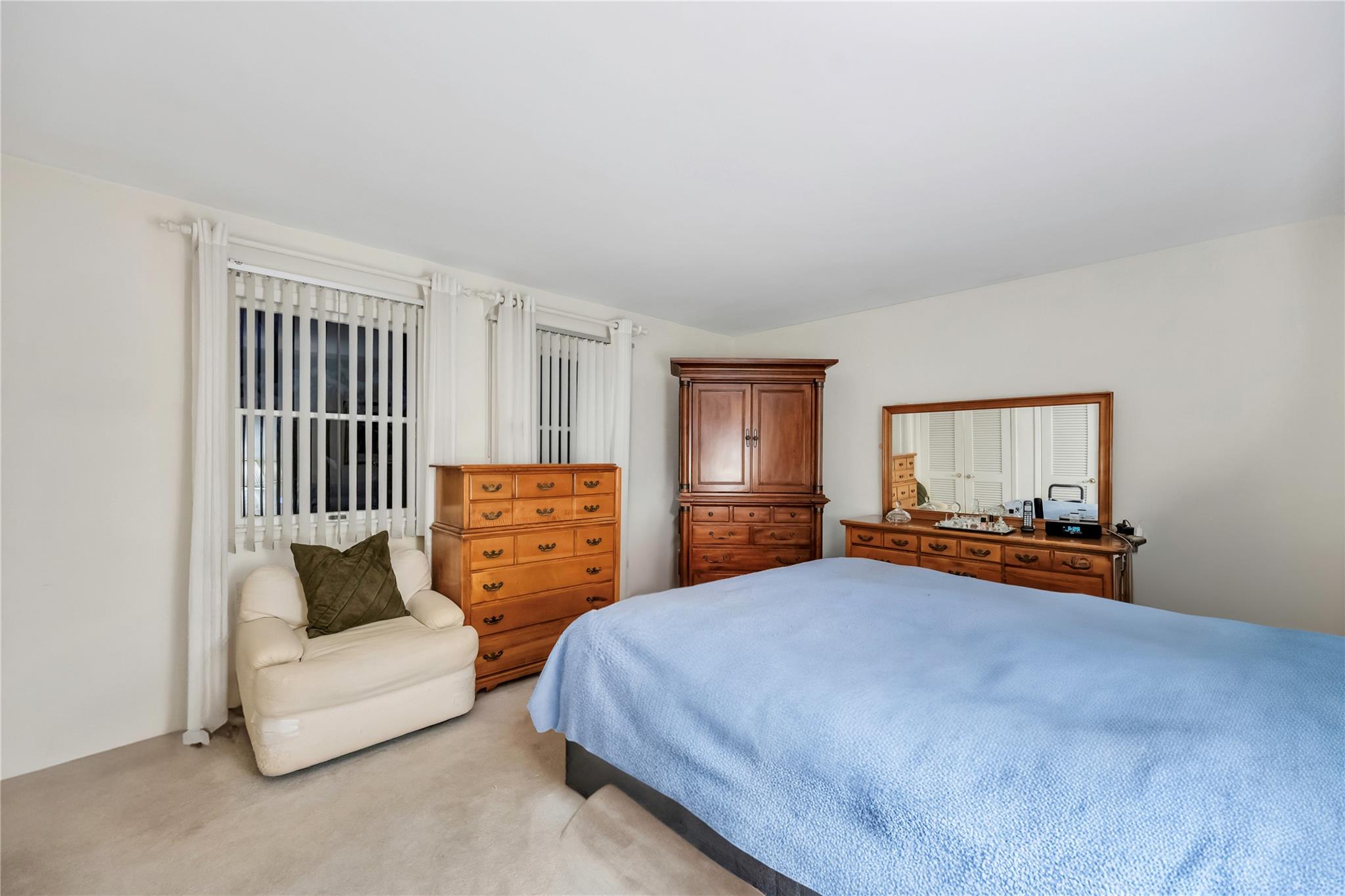 Hauppauge, New York, 11788, United States, 4 Bedrooms Bedrooms, ,2 BathroomsBathrooms,Residential,For Sale,1714342