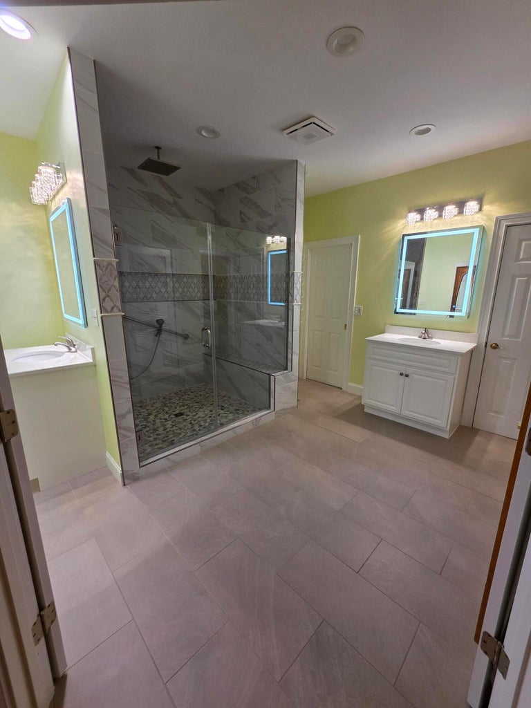 Somerset, Kentucky, 42503, United States, 4 Bedrooms Bedrooms, ,4 BathroomsBathrooms,Residential,For Sale,2048001