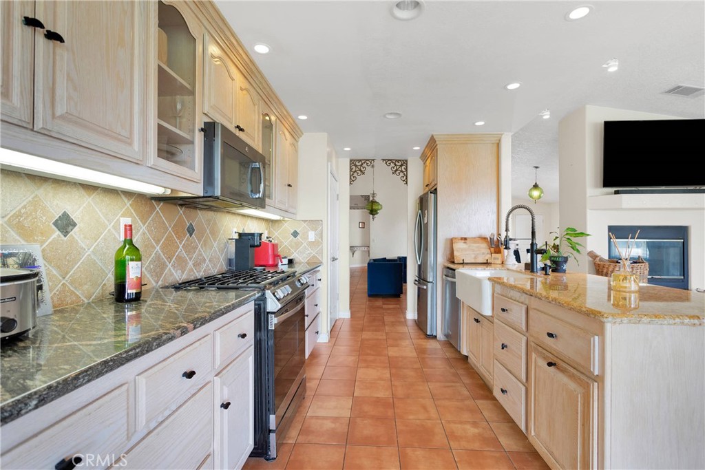 Victorville, California, 92395, United States, 4 Bedrooms Bedrooms, ,2 BathroomsBathrooms,Residential,For Sale,1927294