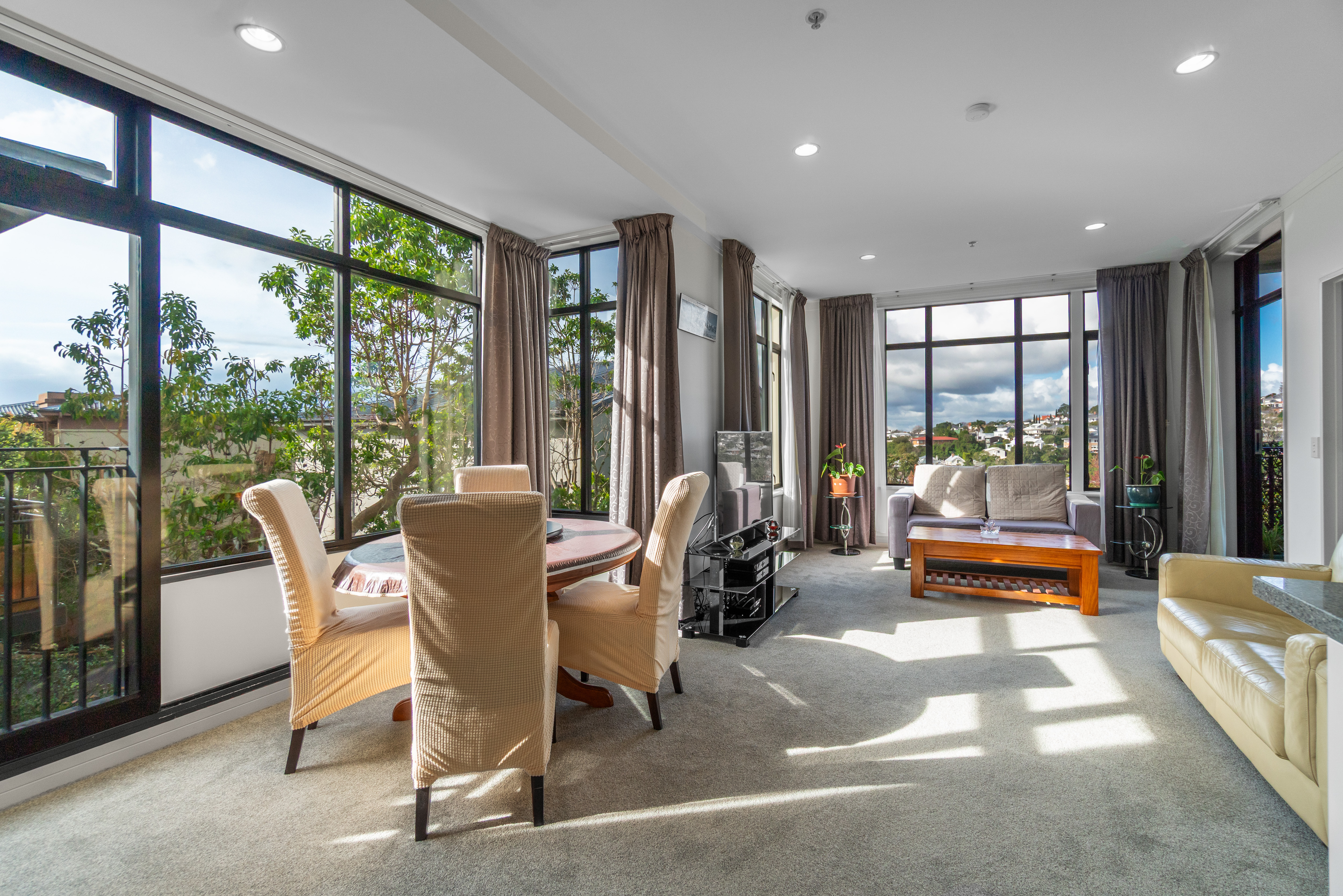  2F James Cook Cres - 物件實景
