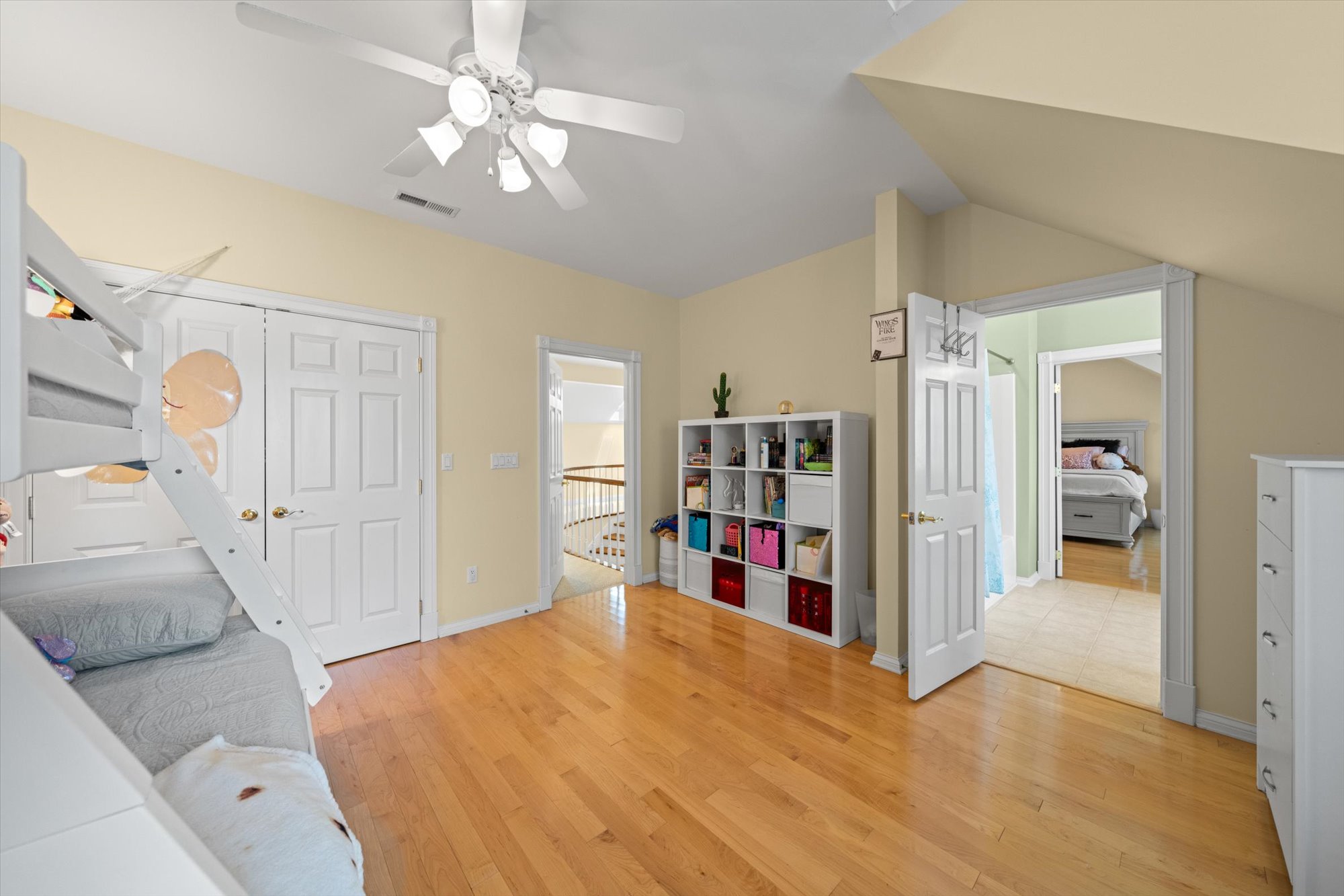 Sevierville, Tennessee, 37876-5201, United States, 3 Bedrooms Bedrooms, ,4 BathroomsBathrooms,Residential,For Sale,1810595